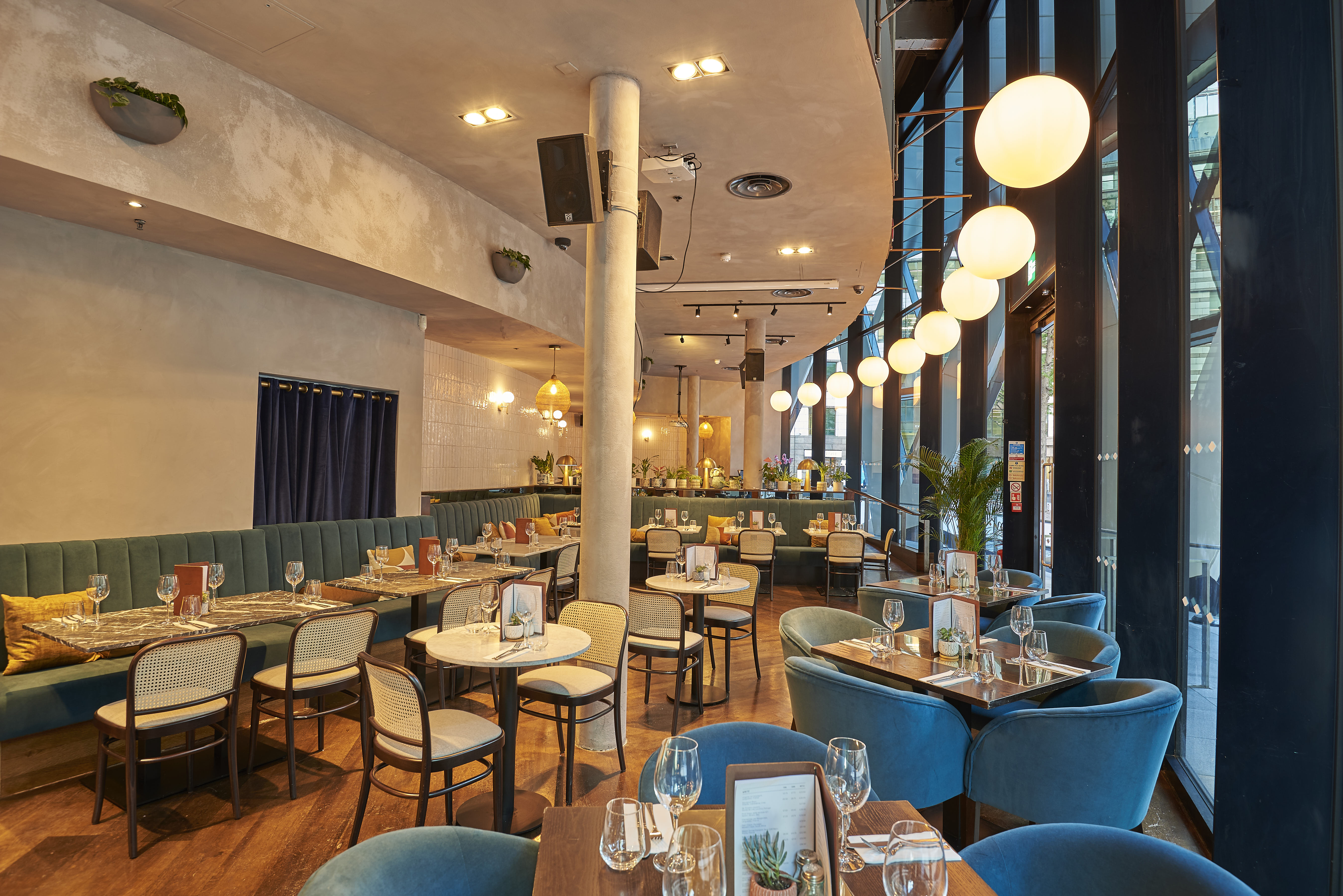 Stylish Main Bar at The Sterling, ideal for intimate meetings and events.