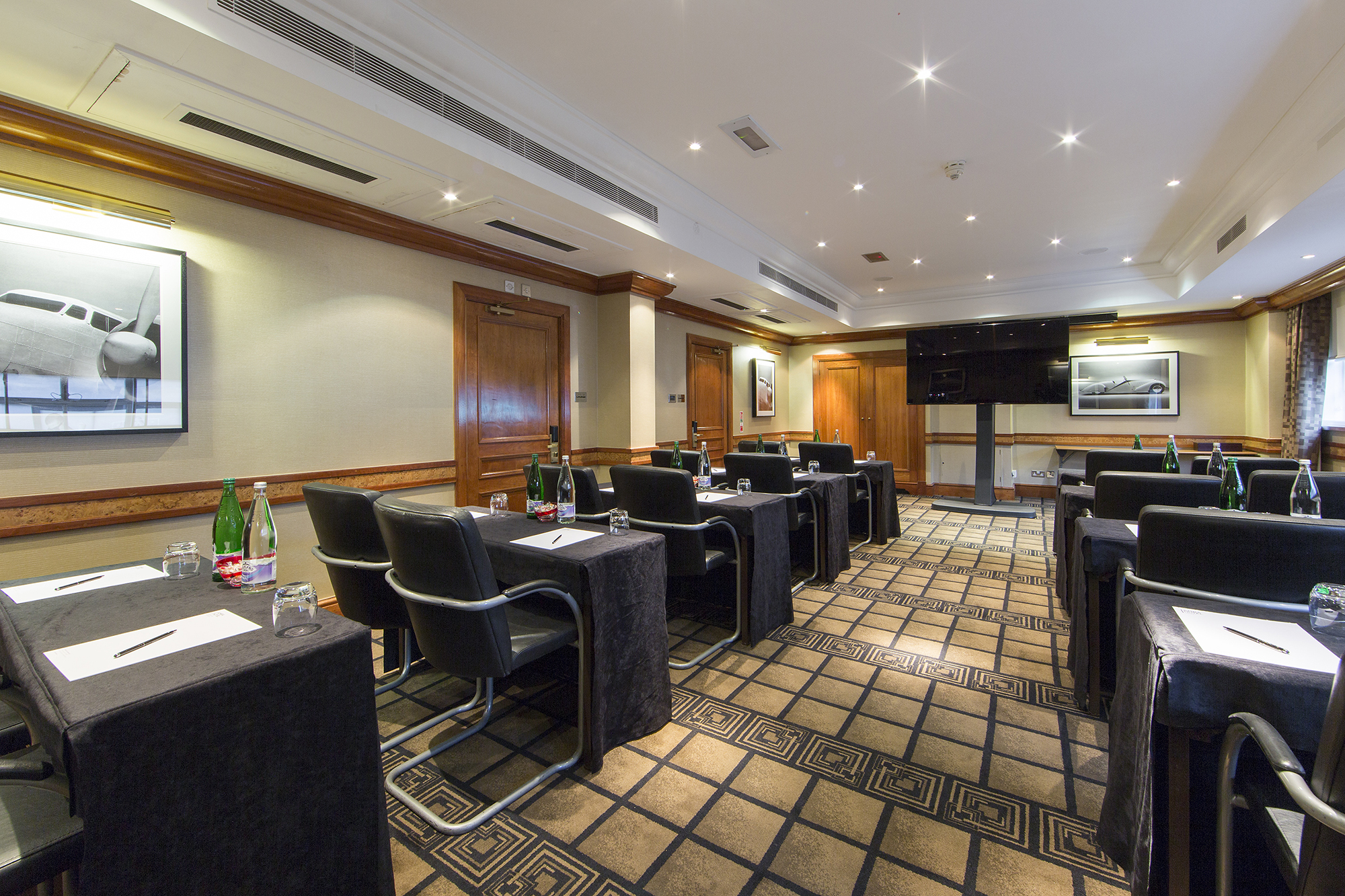Meeting room at Serpentine, Thistle Marble Arch, ideal for corporate events and training.