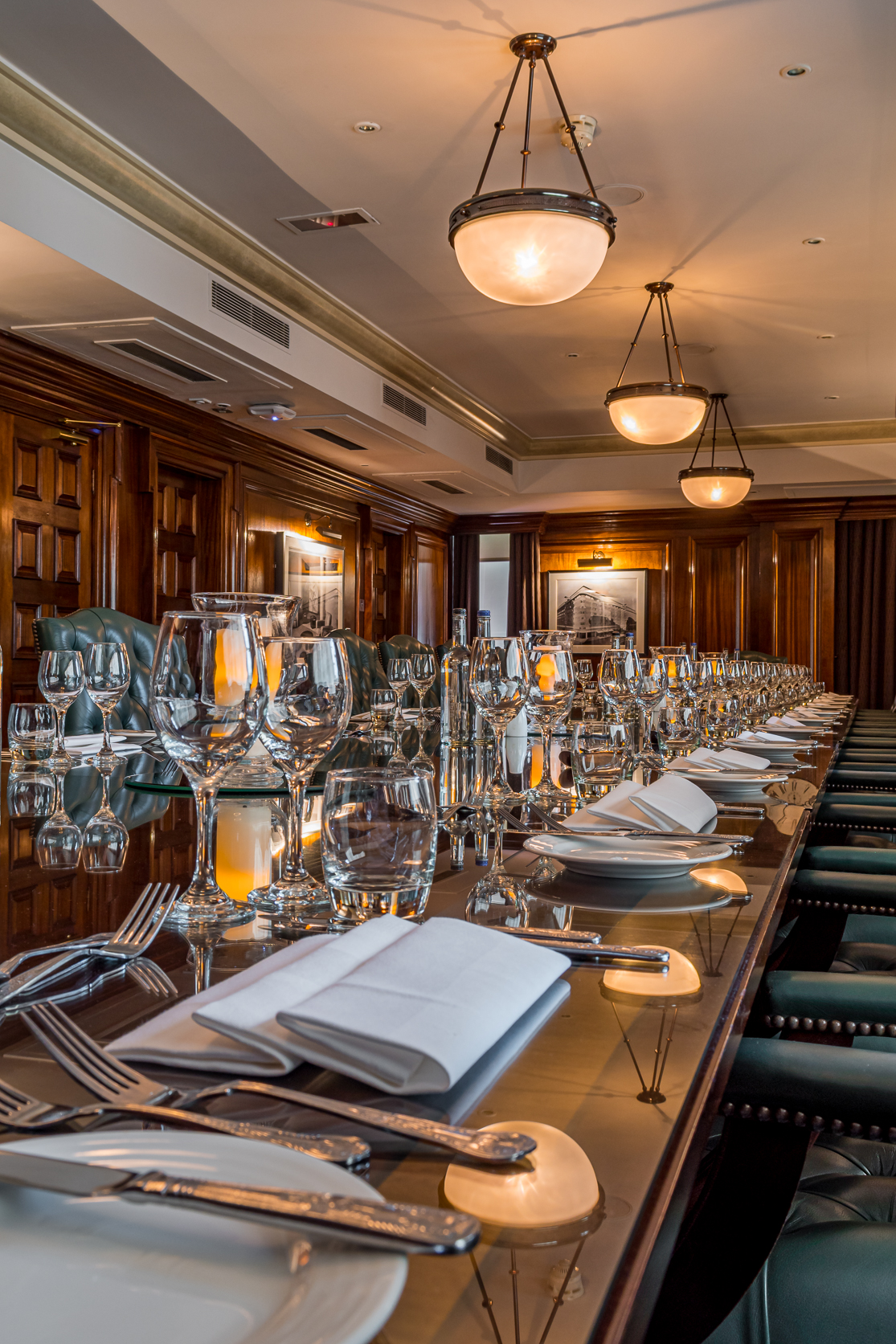 Elegant banquet table at Thistle Marble Arch for corporate events and formal dinners.