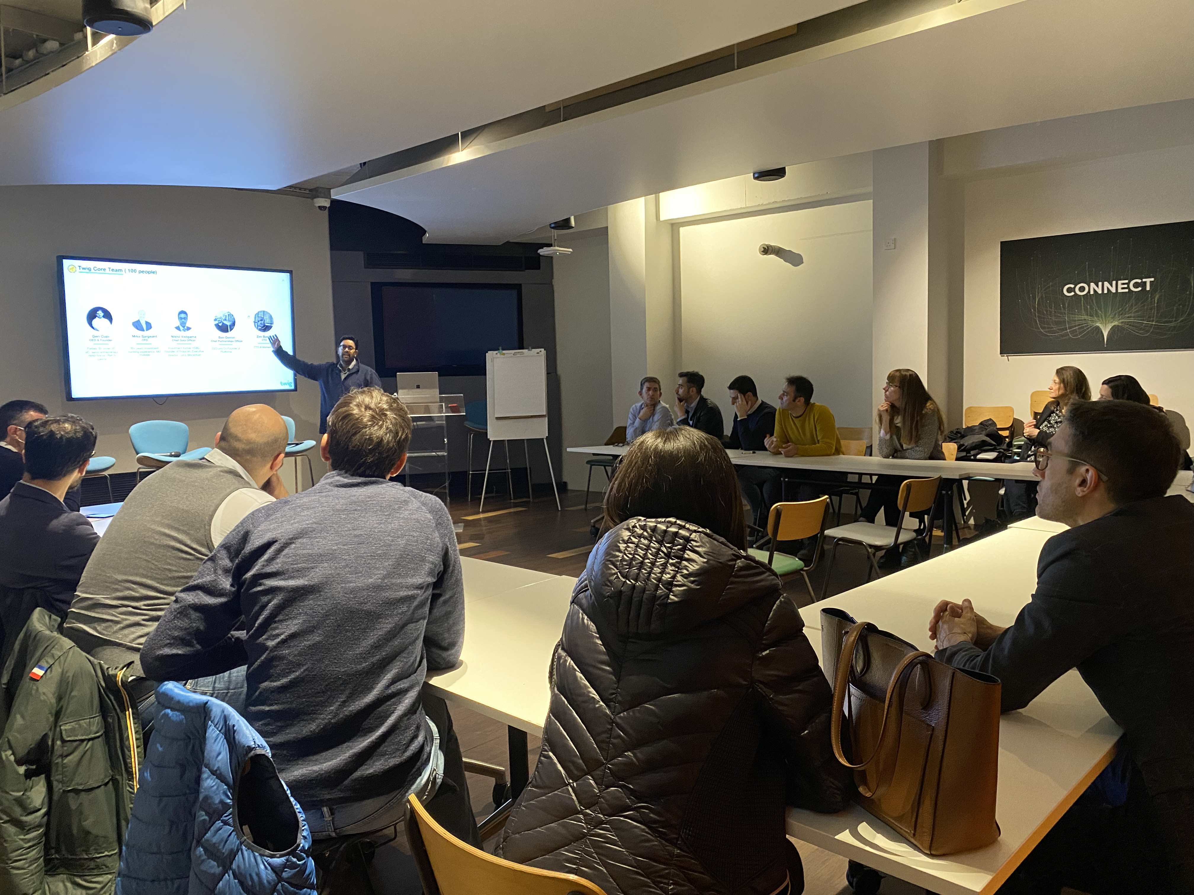 Event space in IDEALondon with presenter, large screen, ideal for meetings and networking.