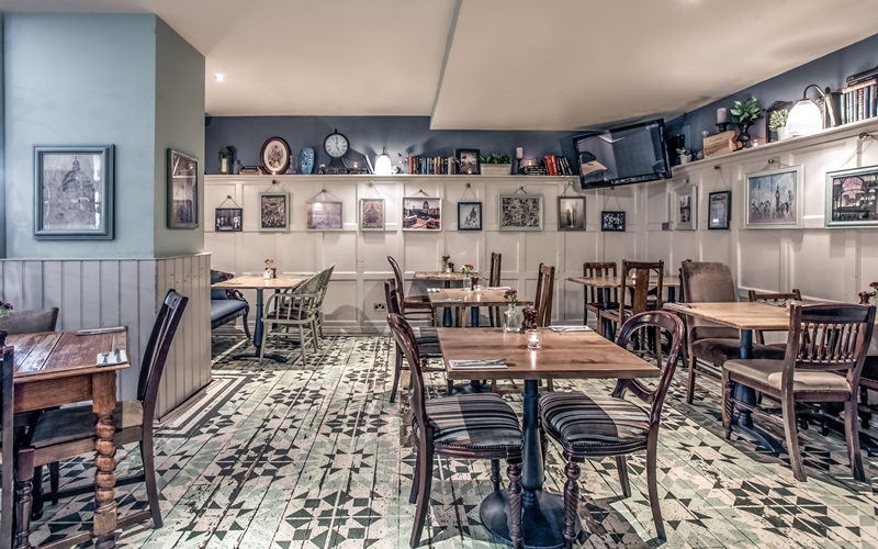 Cozy dining area in Snug, Paternoster, perfect for intimate gatherings and events.