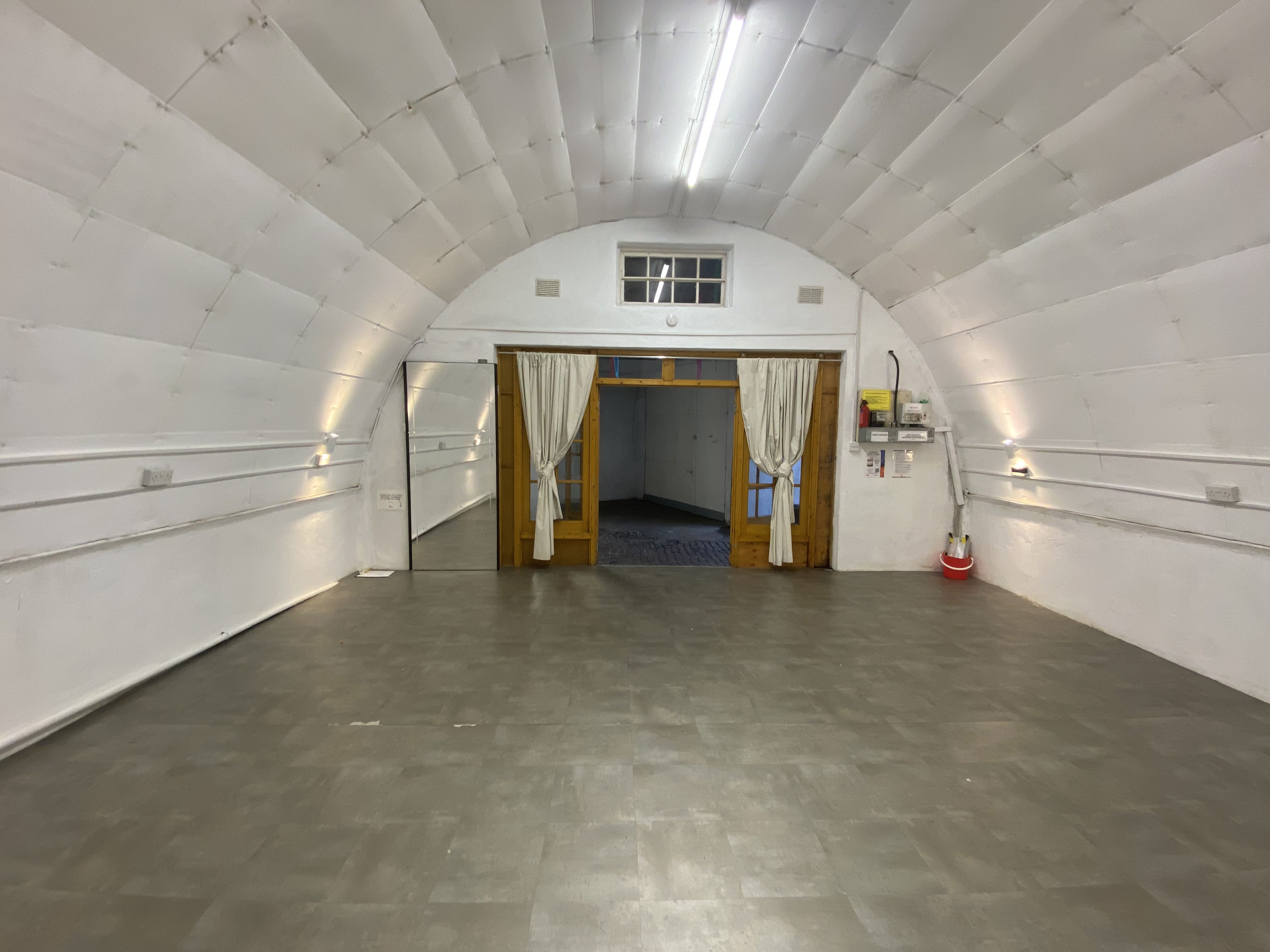 Studio 3 - ohon2pzembb.jpg