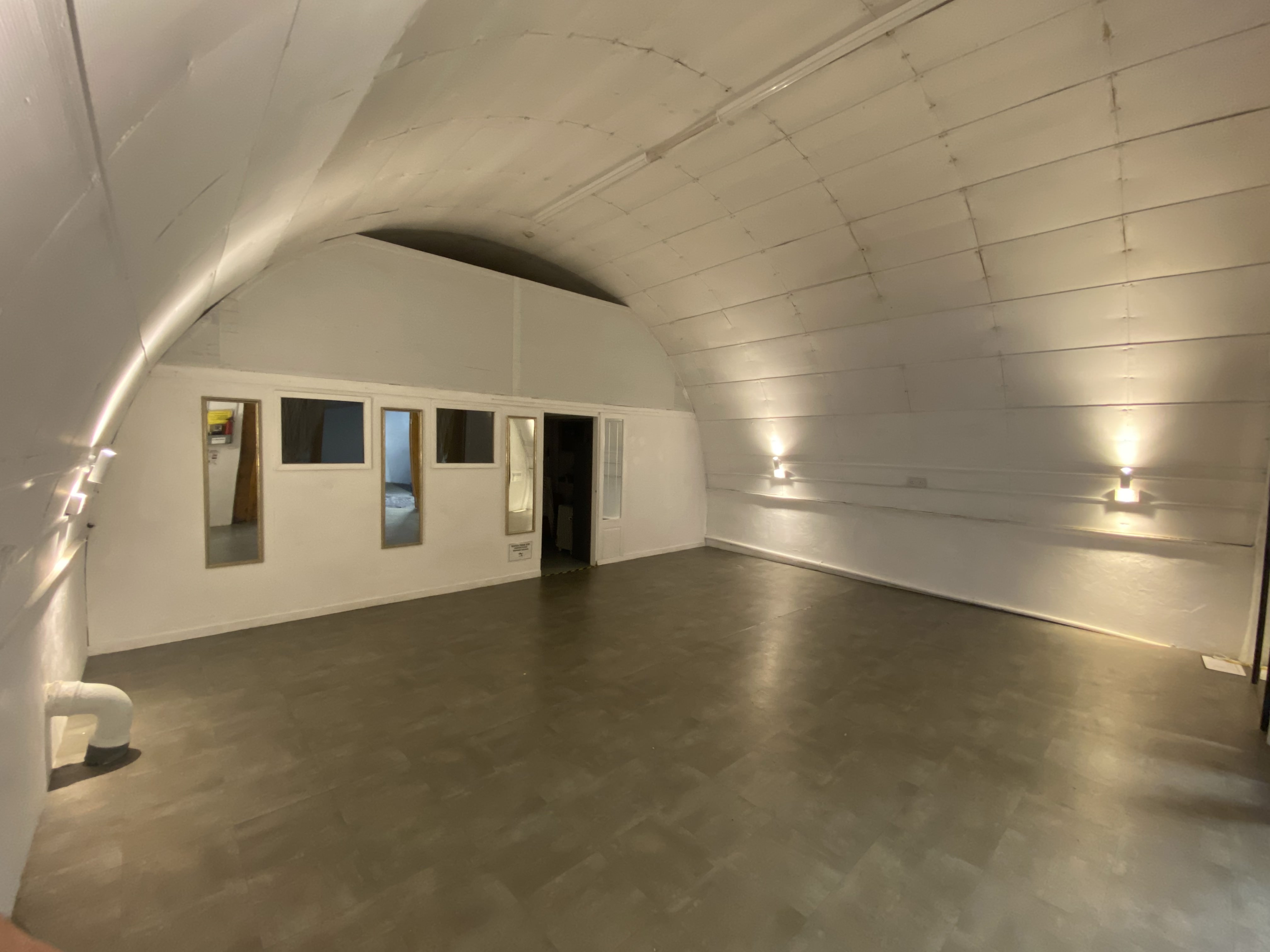 Studio 3 - vwok4afoybl.jpg