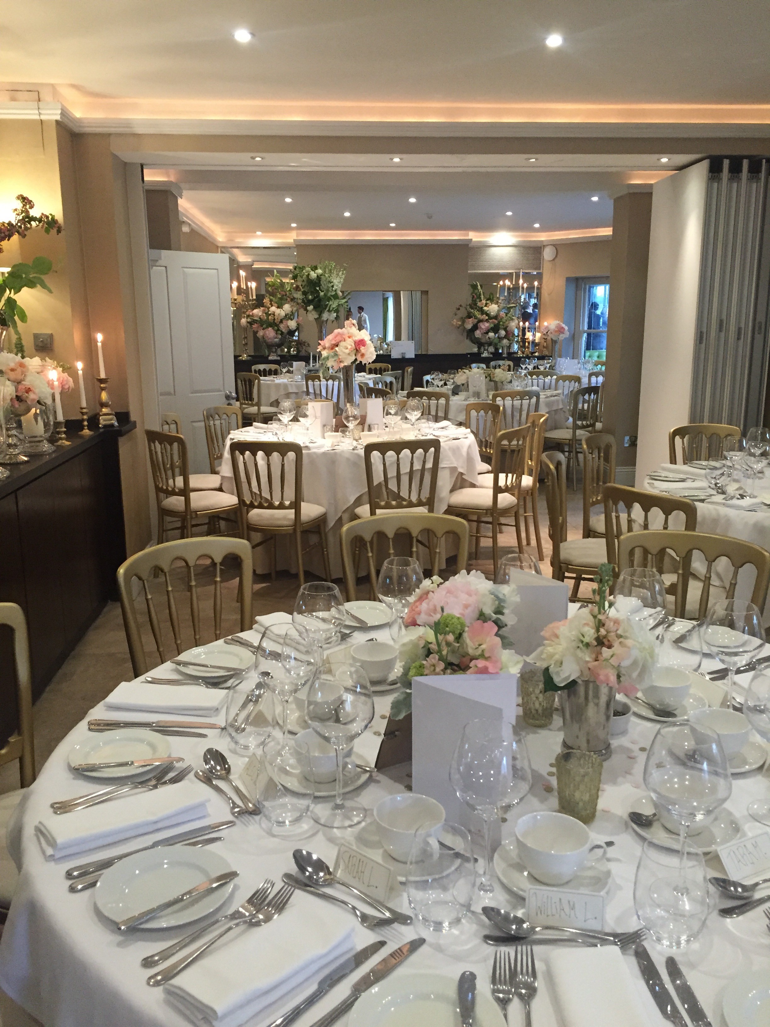 Elegant event space with round tables, ideal for weddings and corporate gatherings.