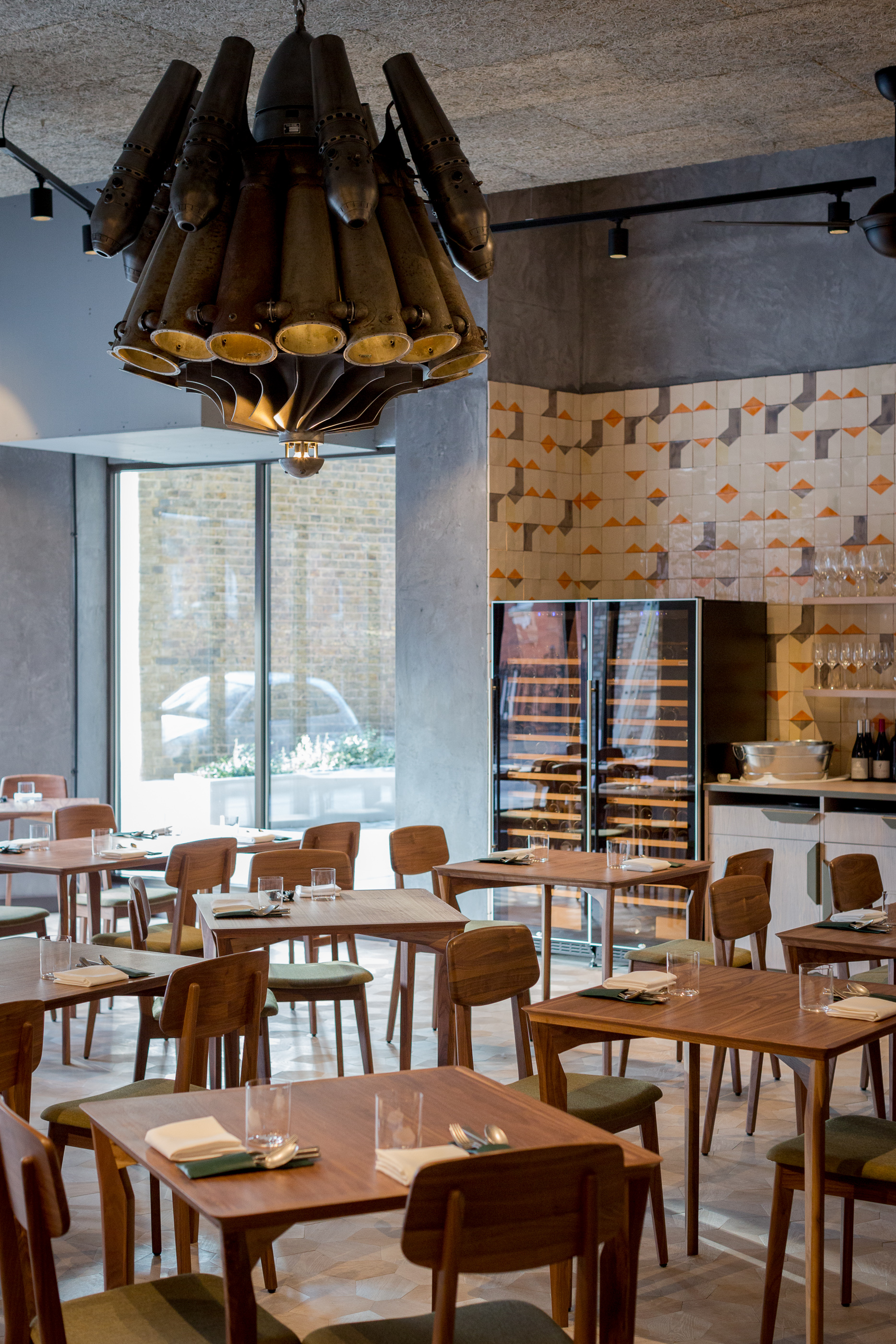 Modern dining space in Londrino, ideal for intimate events and private dinners.