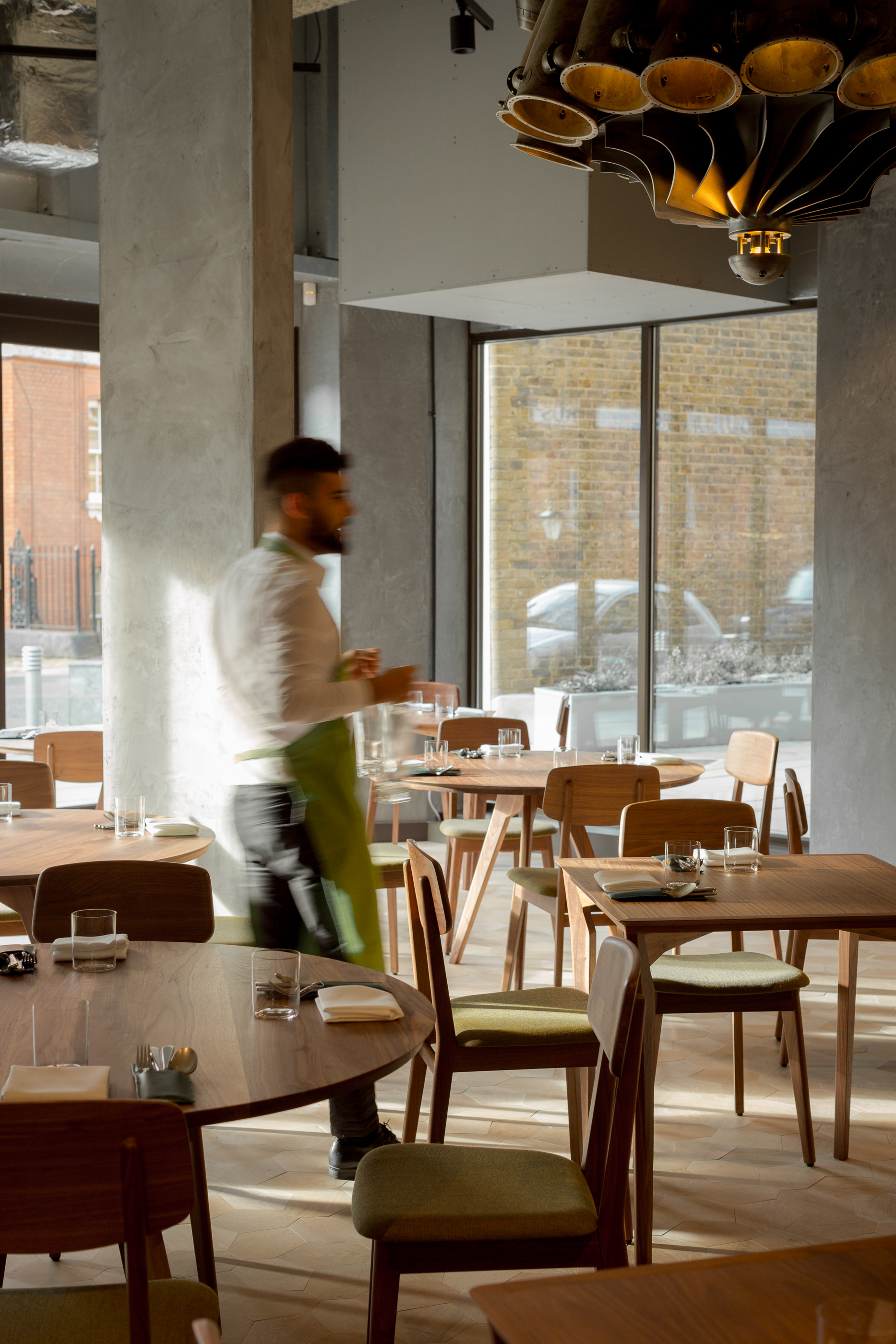 Modern dining space in Londrino, ideal for corporate events and social gatherings.