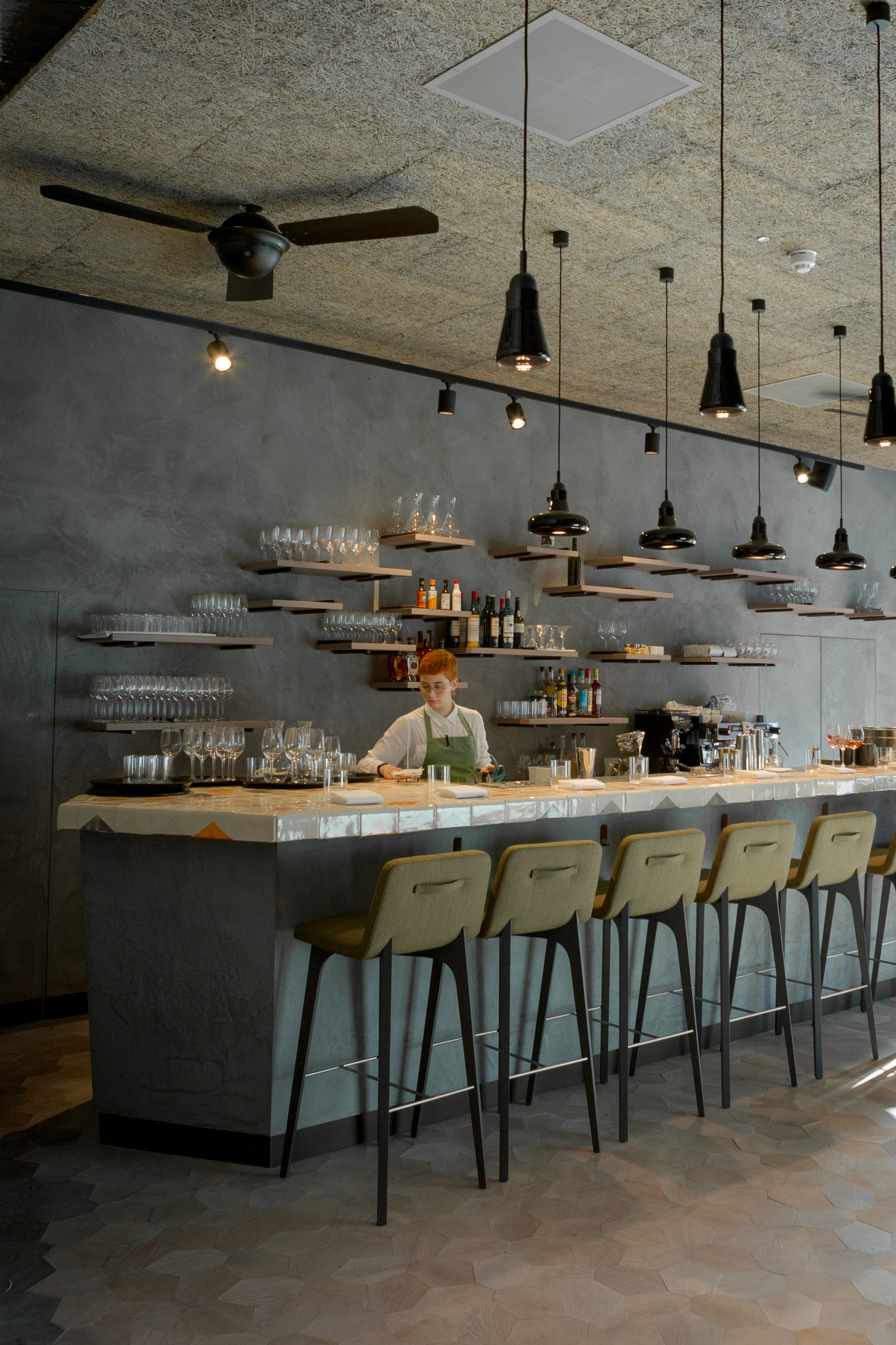 Modern bar setup in Londrino's restaurant, ideal for events and networking.