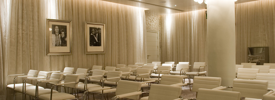 Modern meeting space in Hard Days Night Hotel, ideal for workshops and presentations.