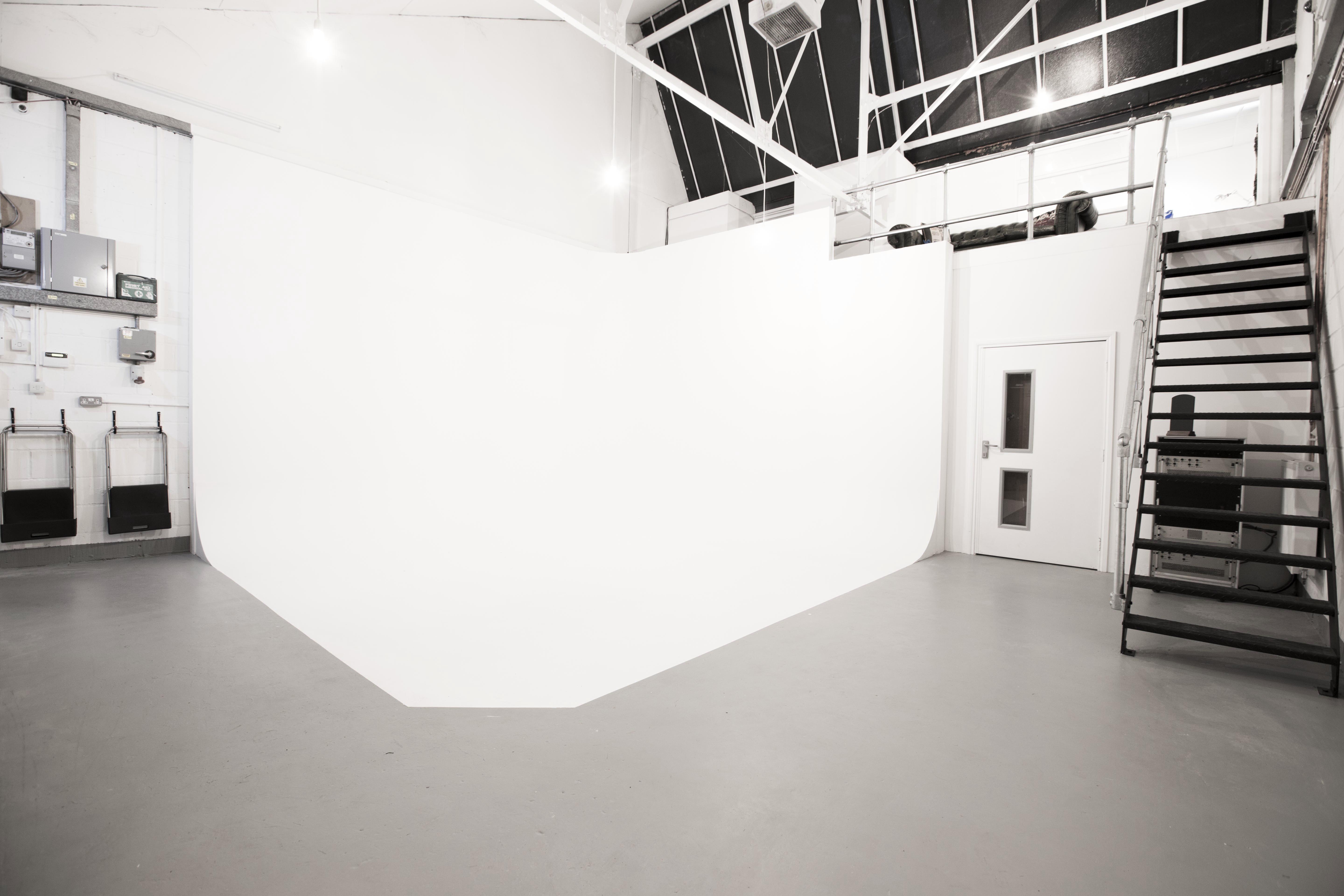 Whole Venue - 52j5n54f24p.jpg