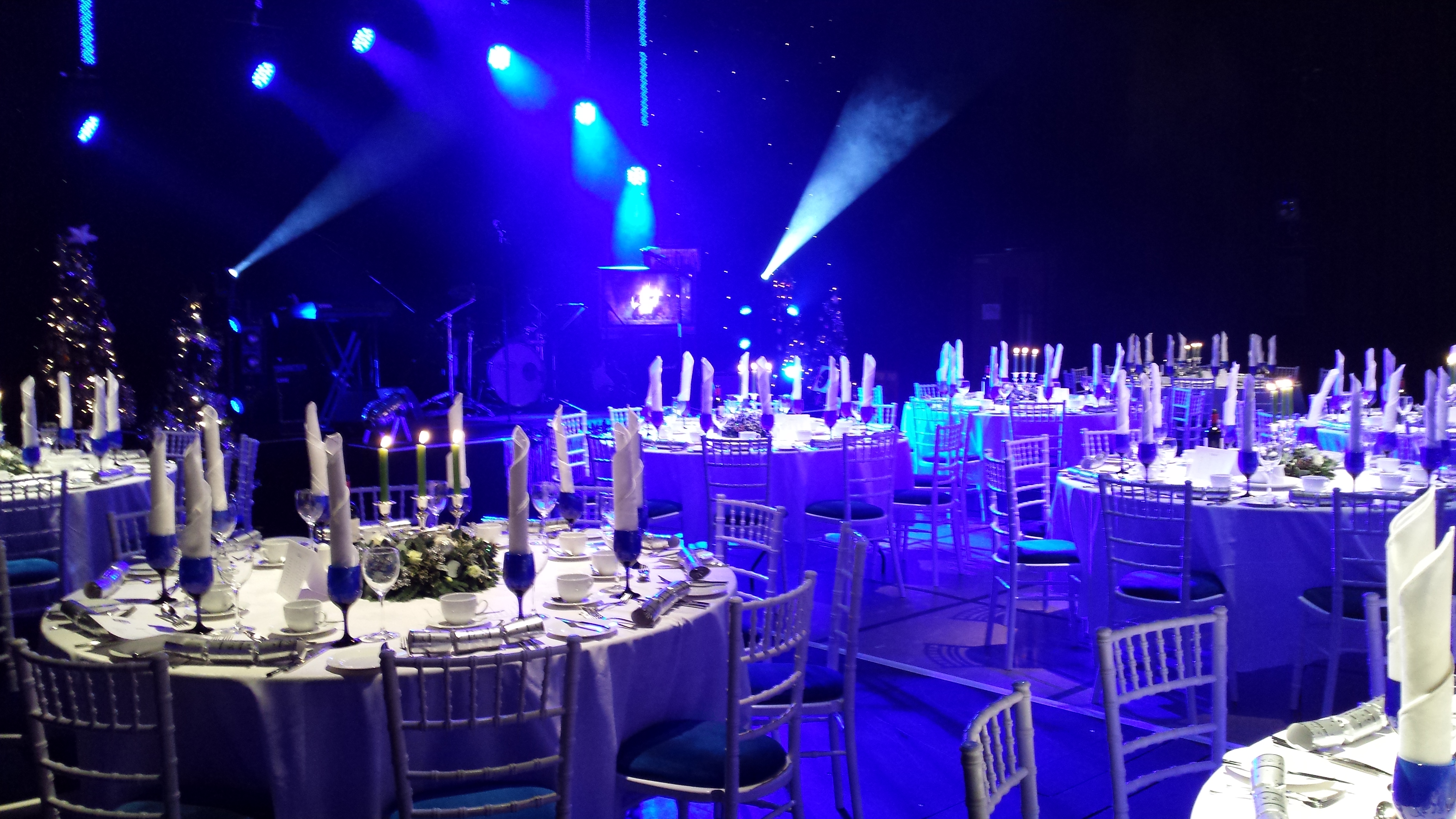 Elegant banquet hall with candle centerpieces for corporate events and galas.