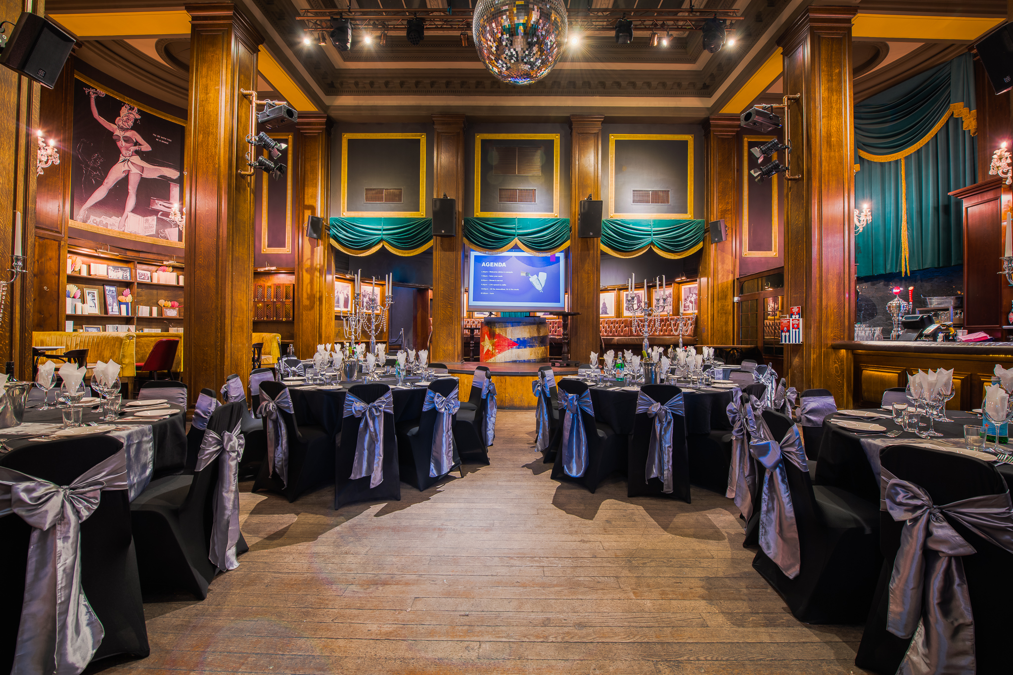 Elegant event space with round tables, ideal for corporate and celebratory gatherings.