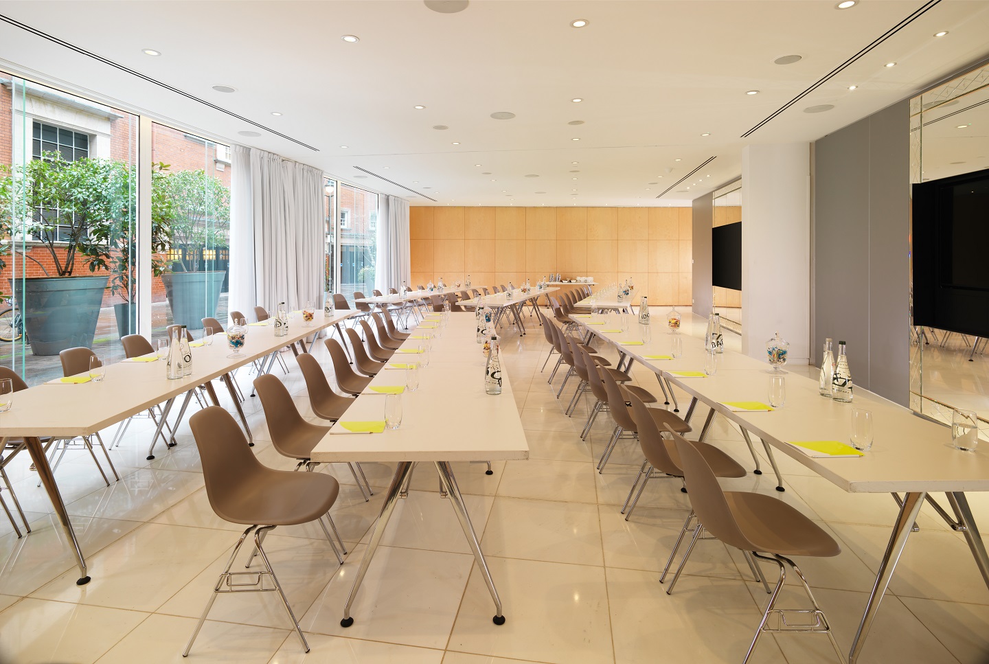 U-shaped meeting space in St Martins Lane, ideal for workshops and corporate events.
