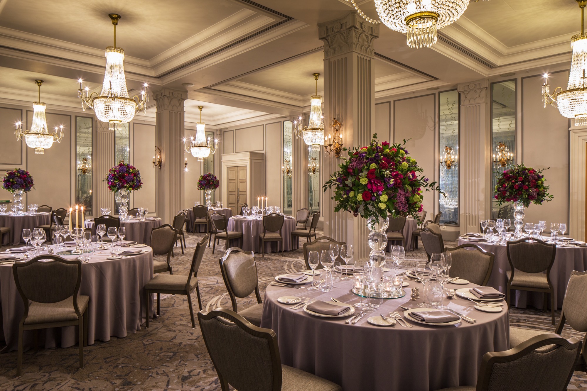 executive lounge - clqbvtud3u2.jpg