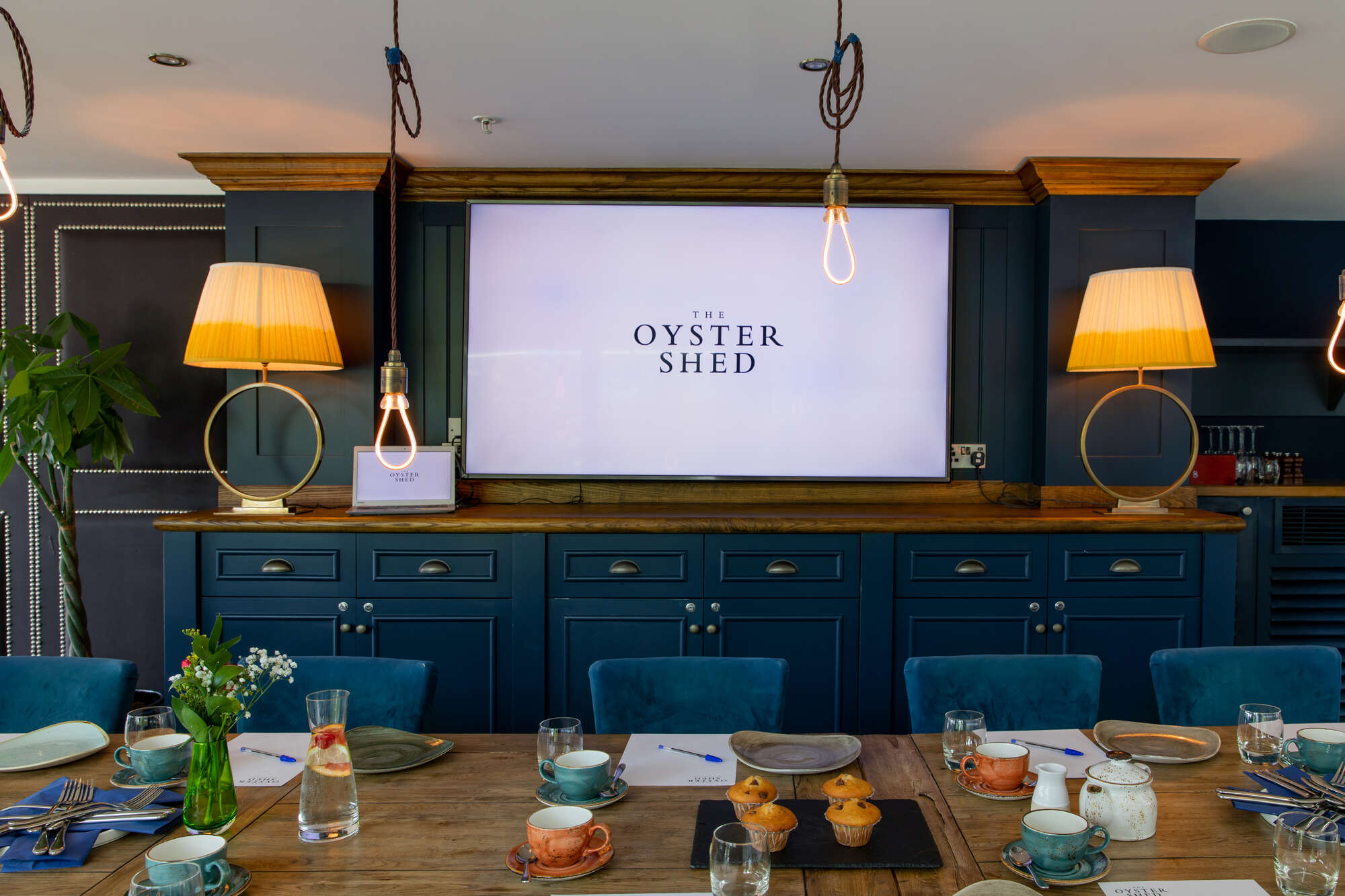 The Captain's Table - 4ijin4xww3a.jpg