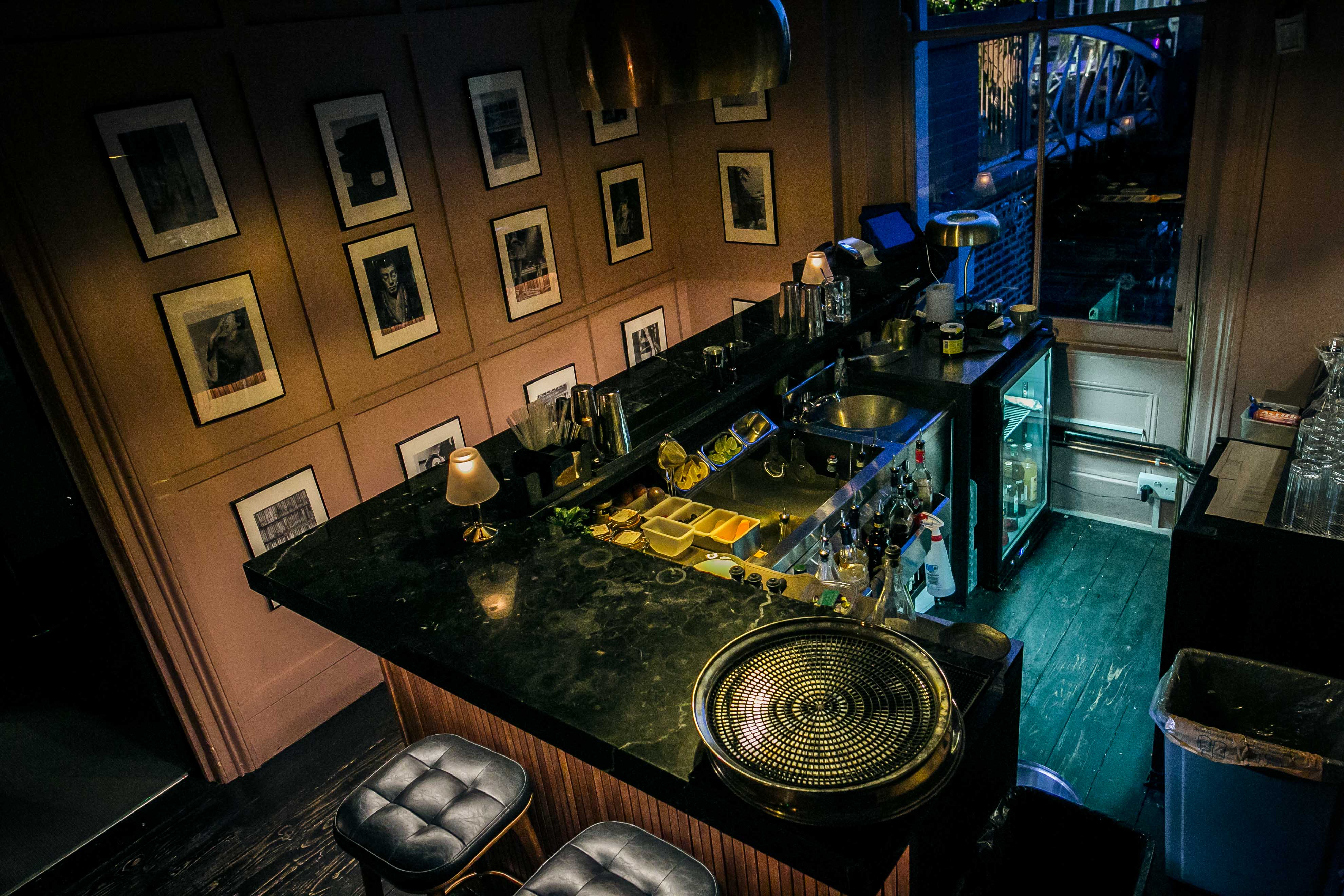 Stylish Whisky and Sake Bar with dark marble, ideal for cocktail receptions and networking.