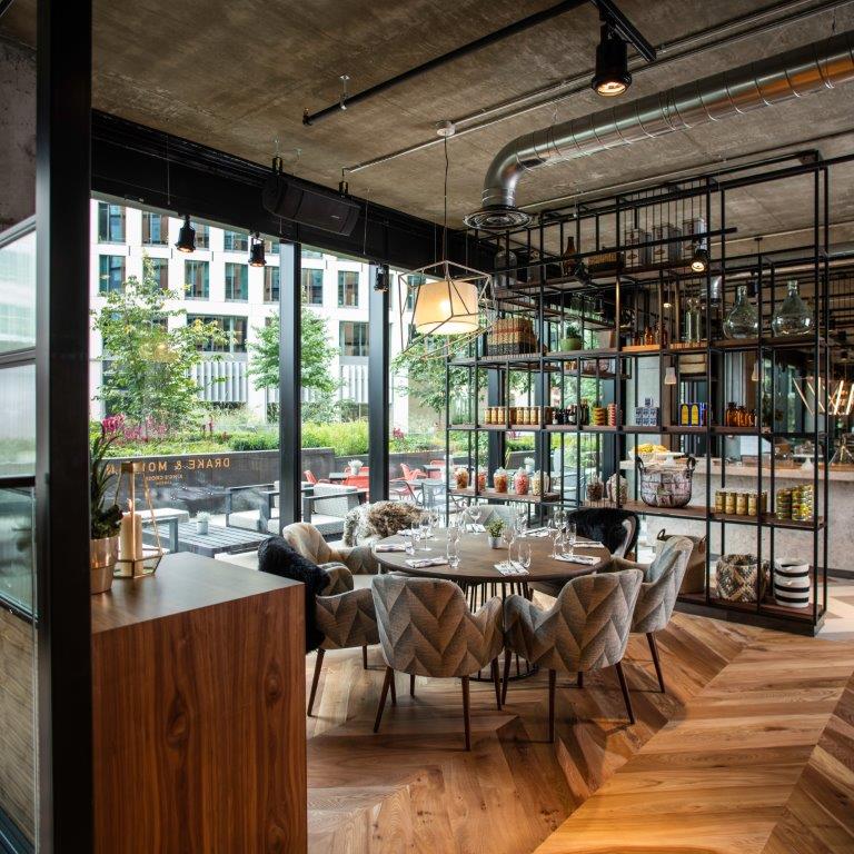 Drake and Morgan Kings Cross - 4euss3dqihx.jpg