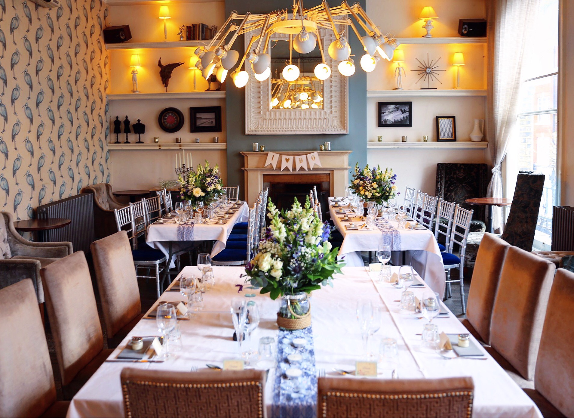 Private Room Blanchard: Elegant dining space for intimate weddings and corporate events.