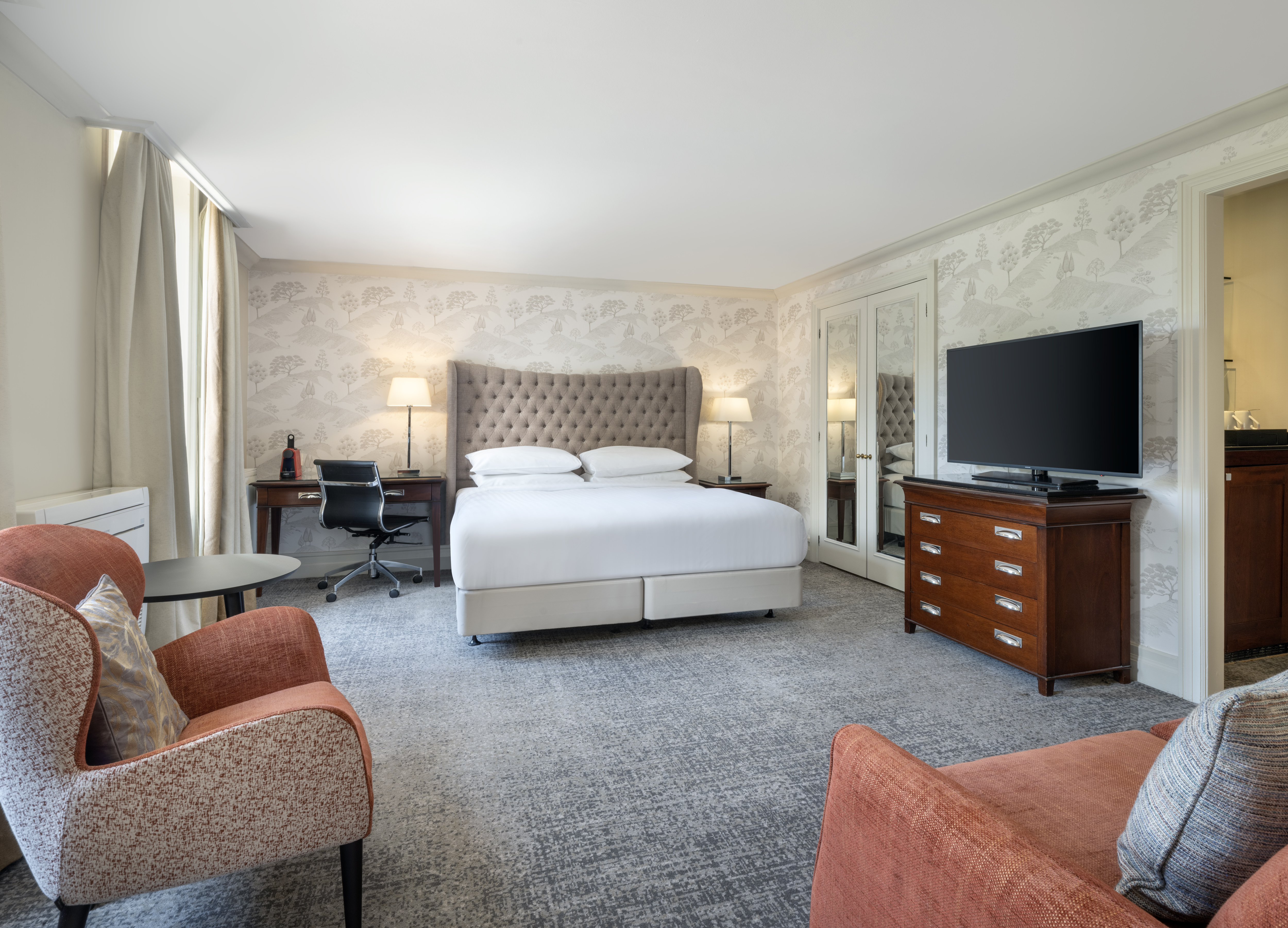 Broughton Suite at Delta Hotels: spacious king room for events and conferences.