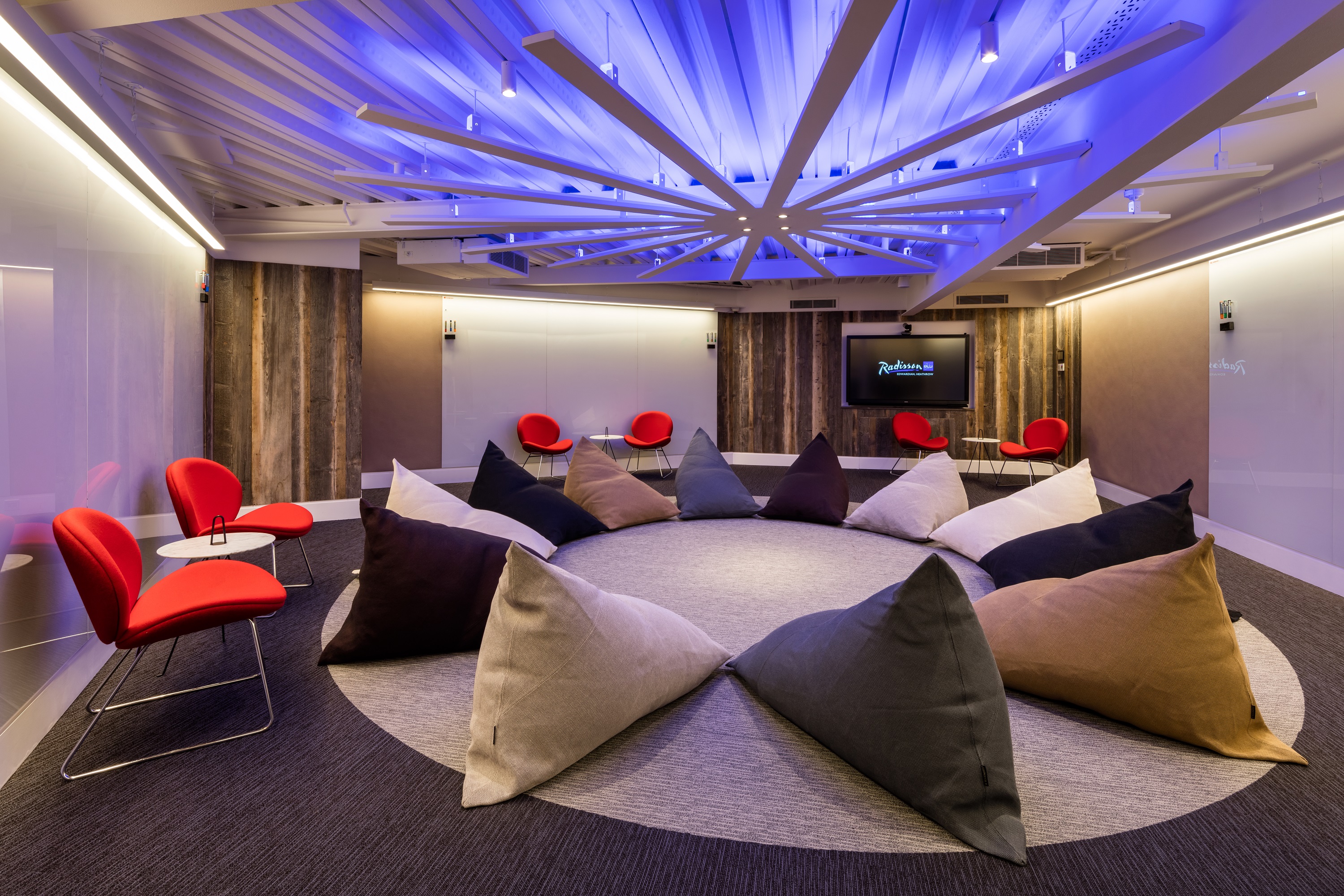 Modern meeting space with circular cushions at Radisson Blu for workshops and brainstorming.