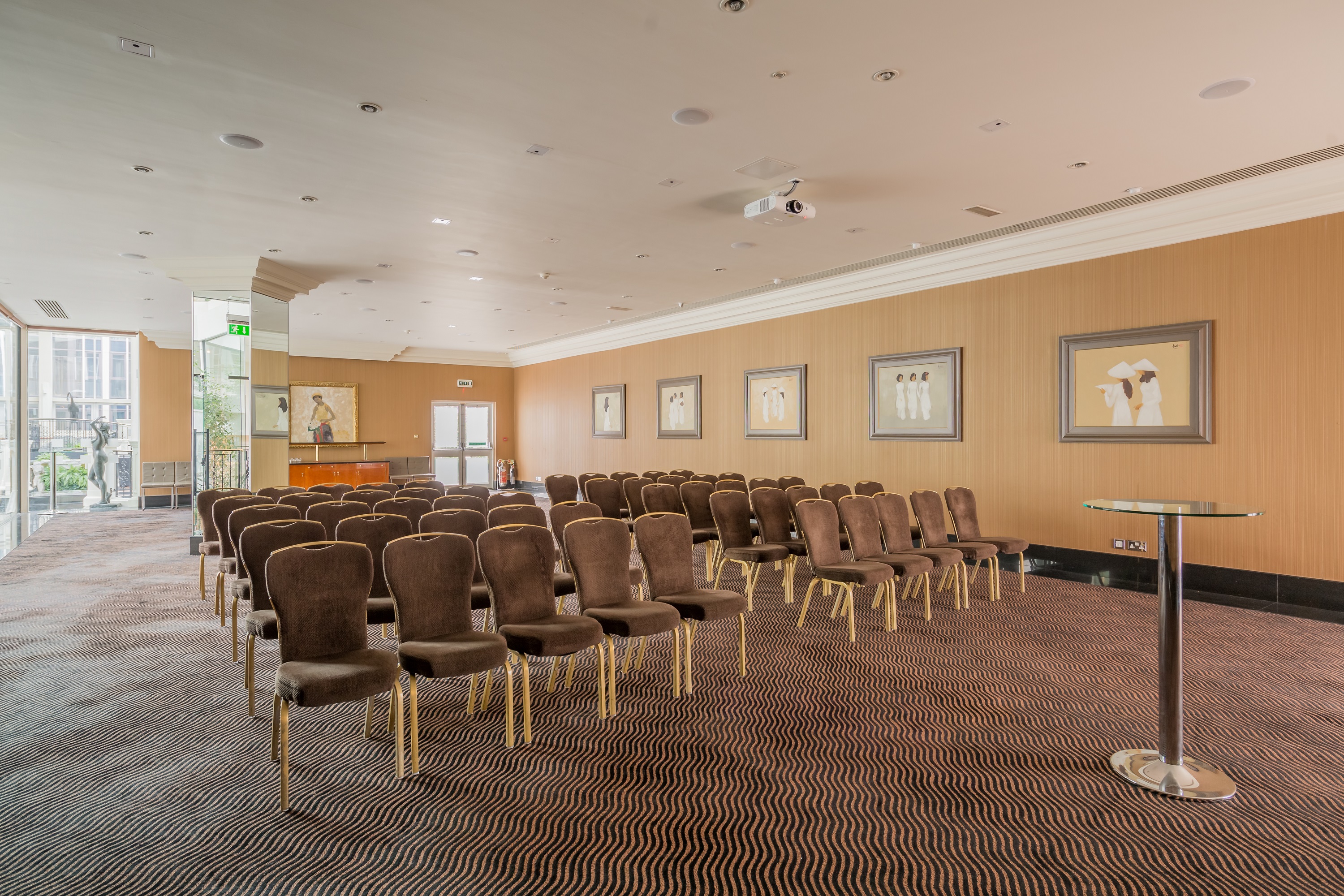 Newbury Suite 2 at Radisson Blu Heathrow, ideal for corporate meetings and workshops.