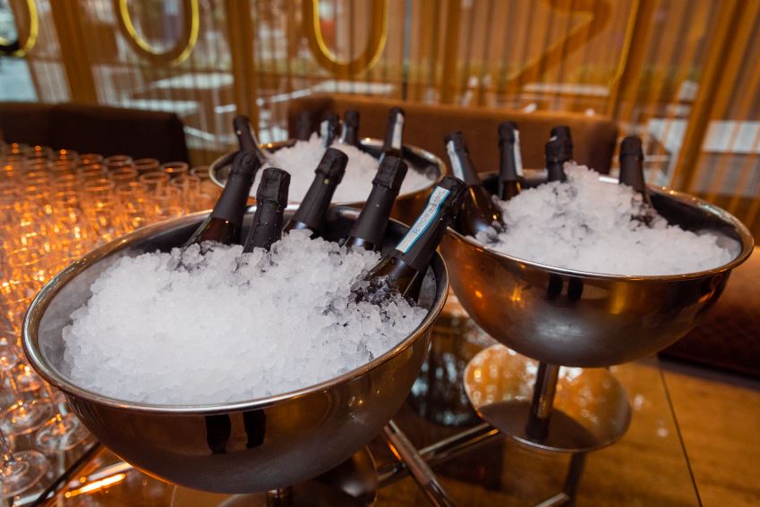 Elegant ice-filled bowls with chilled bottles at TwoRuba Bar, perfect for networking events.
