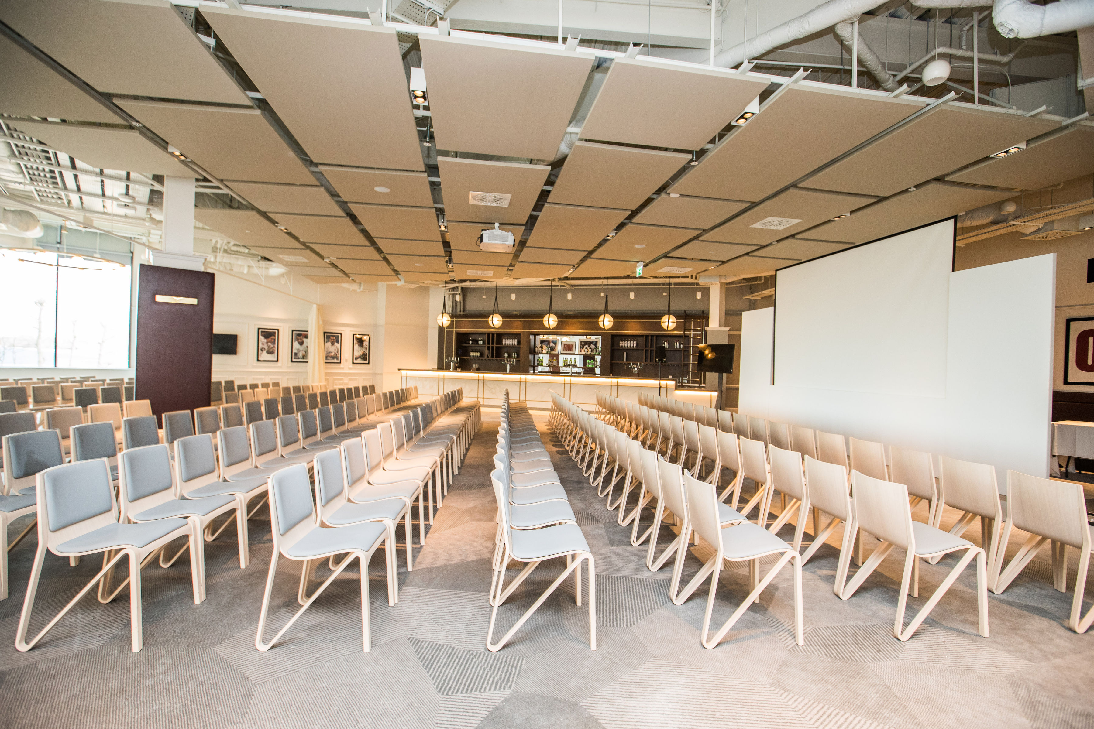 Lock No. 4 at Allianz Stadium: modern meeting space for presentations and events.