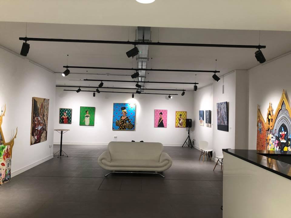 Modern art gallery venue with clean lines, perfect for intimate events and exhibitions.