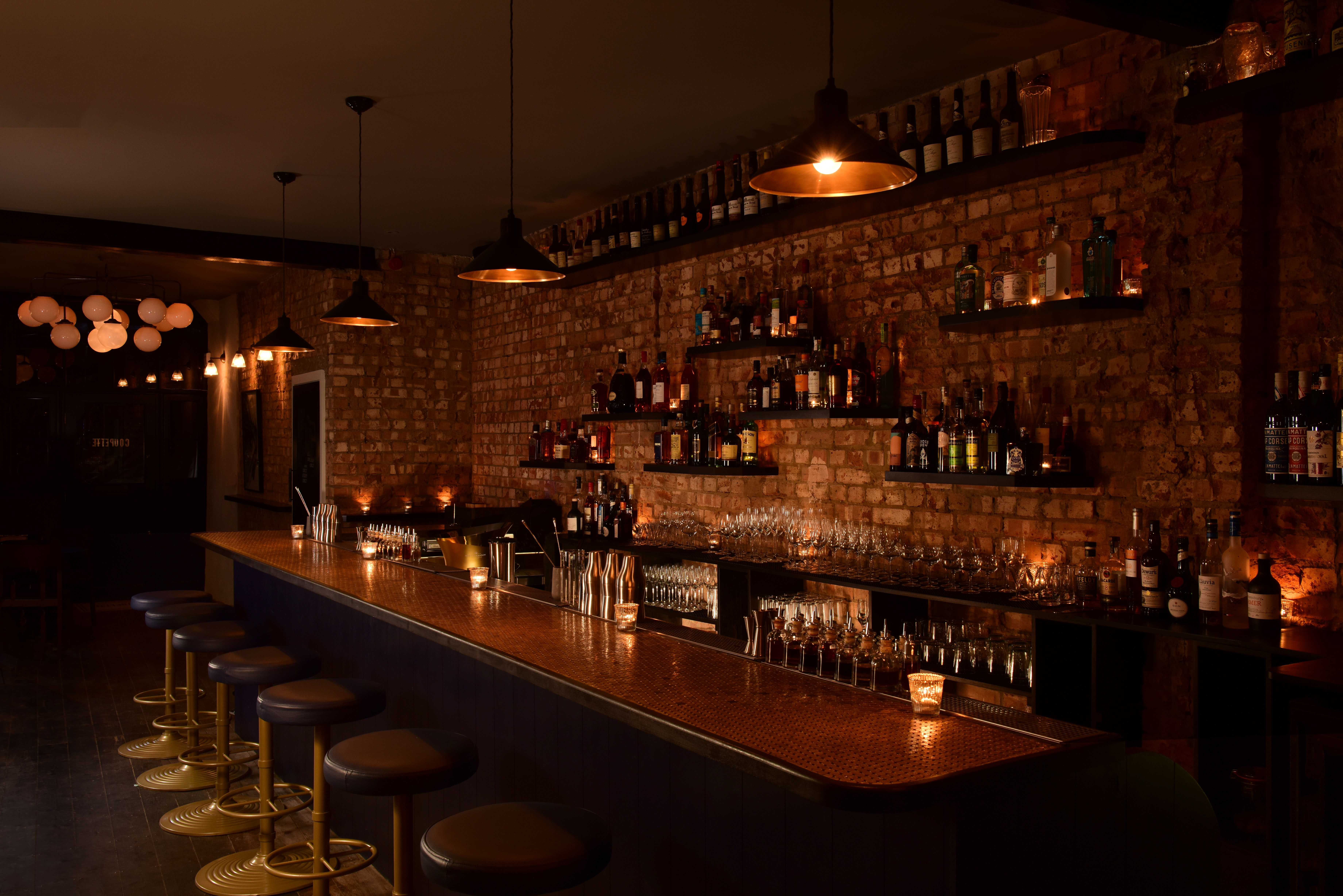 Stylish bar venue in Coupette, ideal for networking events and cocktail receptions.