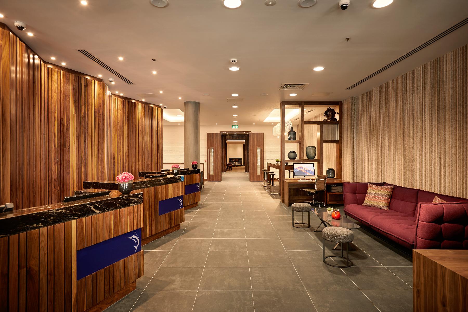 The Bar - jxbx2043qe3.jpg