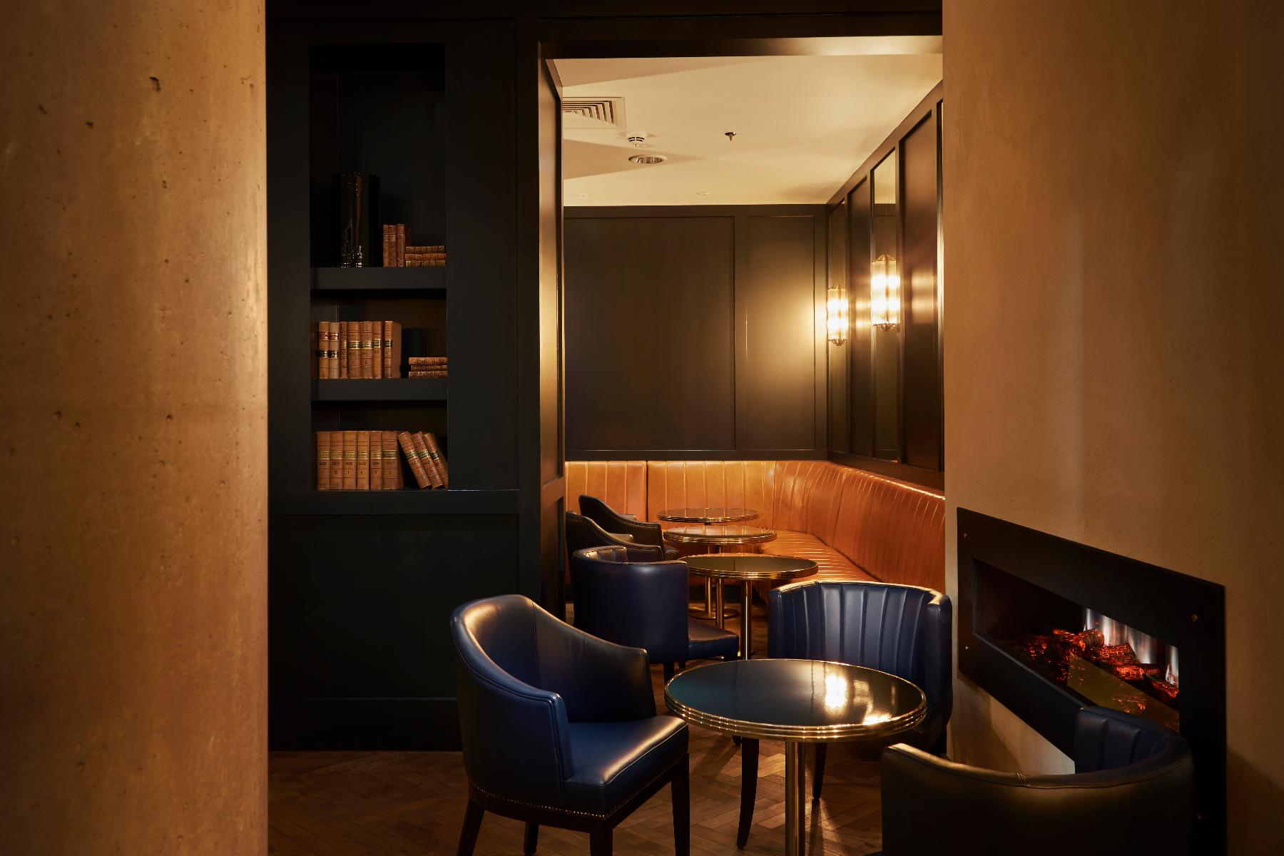 Intimate meeting space at The Bar in Marlin Waterloo, ideal for networking and gatherings.