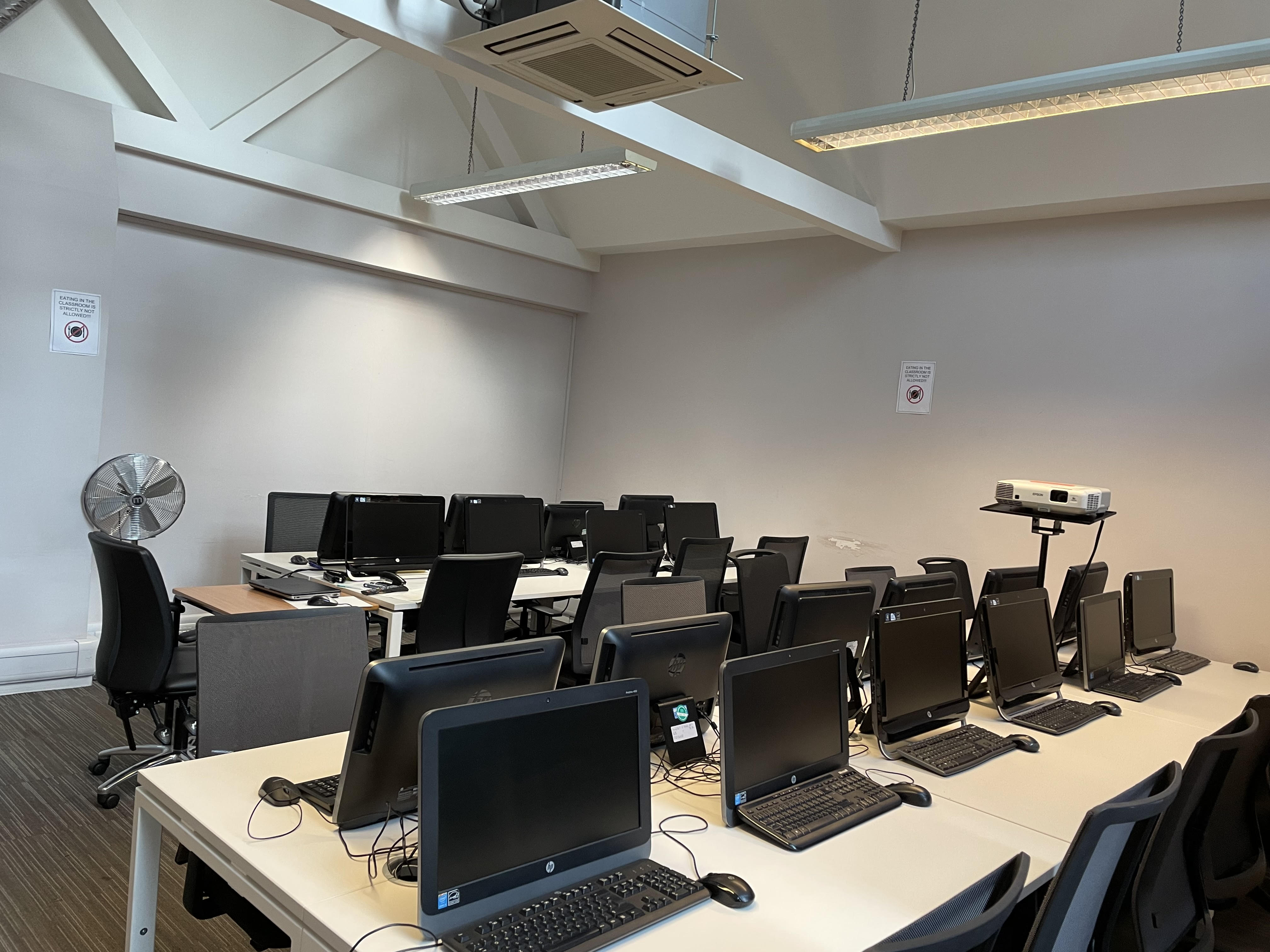 Training room Suite Thames with computer stations for meetings and events.