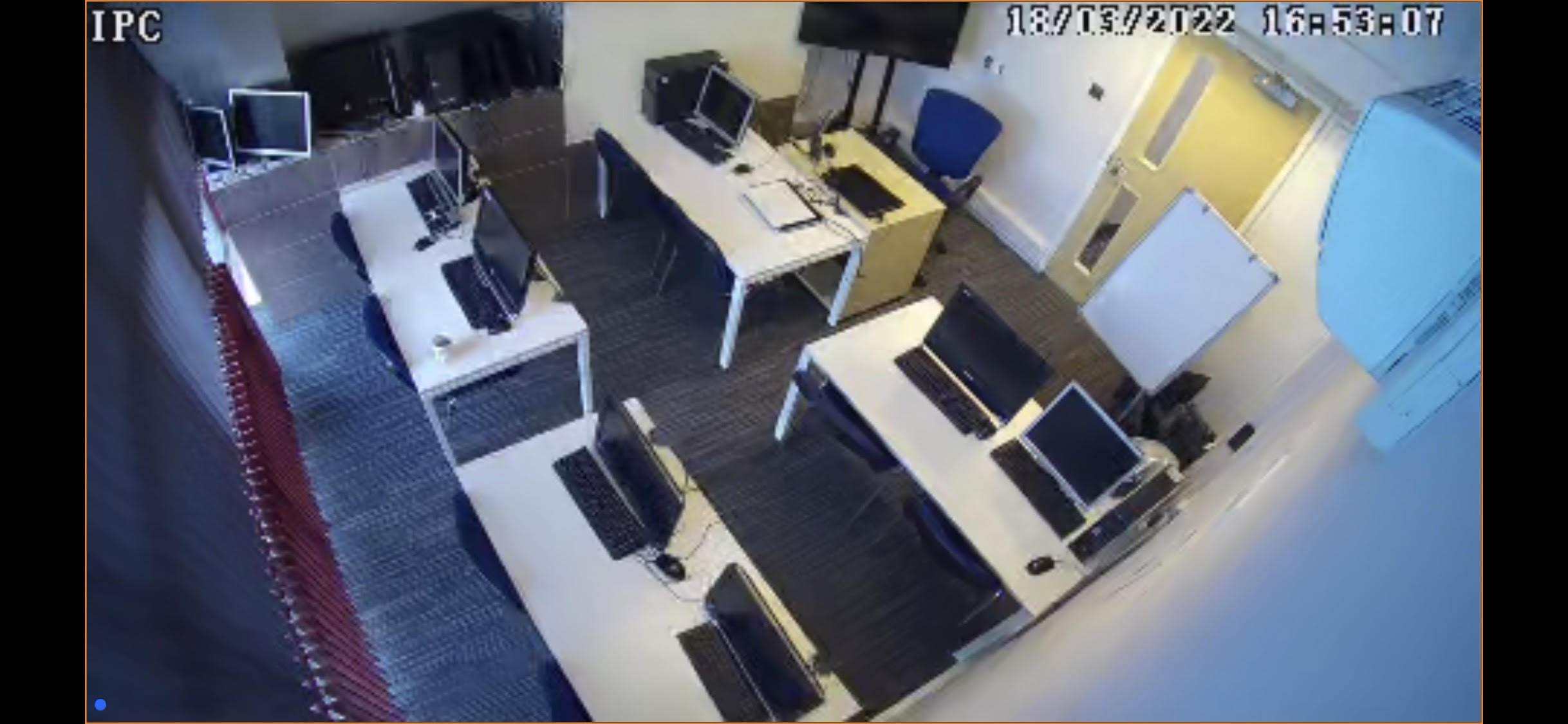 Modern meeting room with workstations, ideal for training sessions and team meetings.