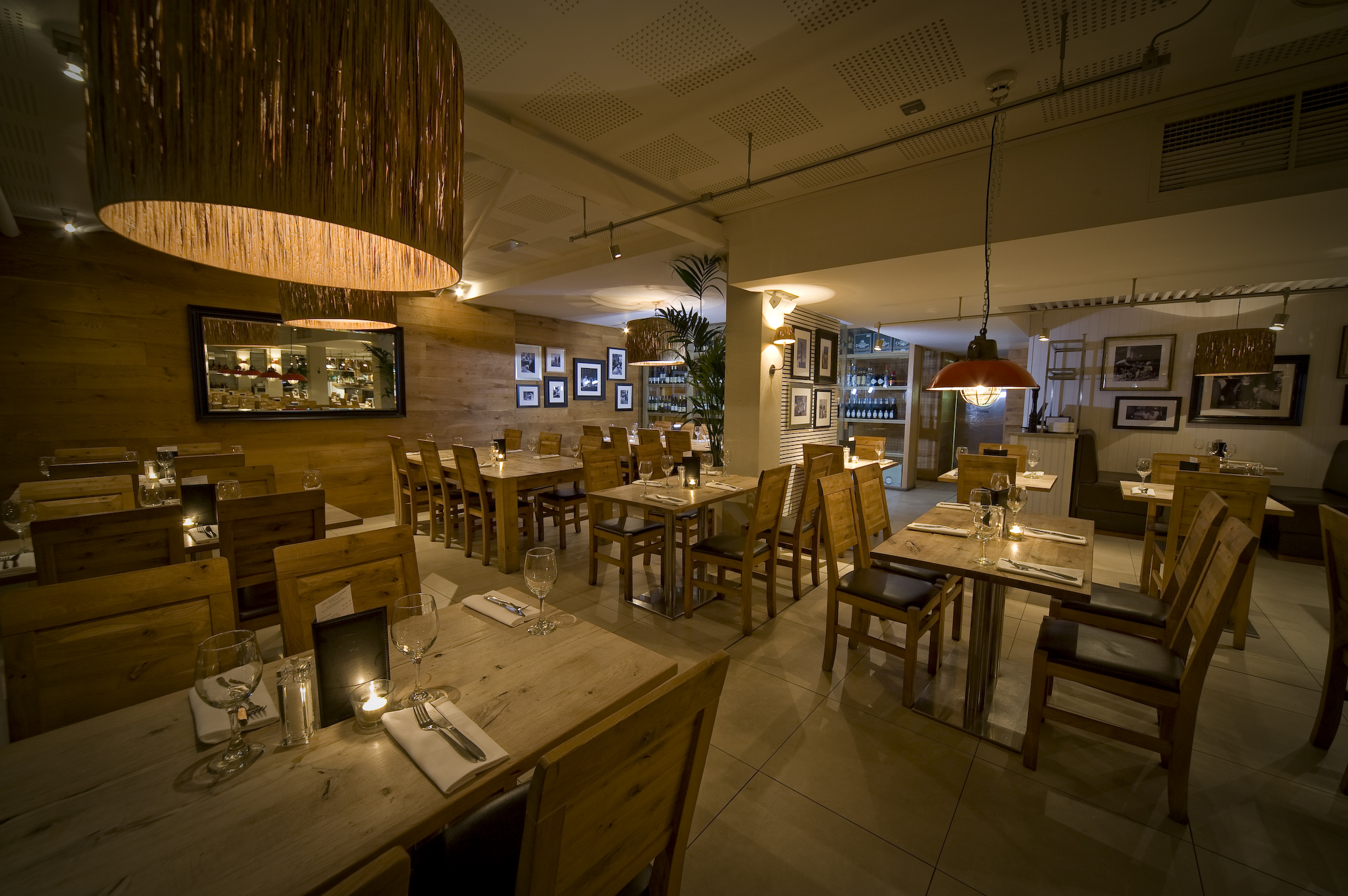 Whole Space at Gusto Italian: warm lighting, ideal for networking events and private dinners.
