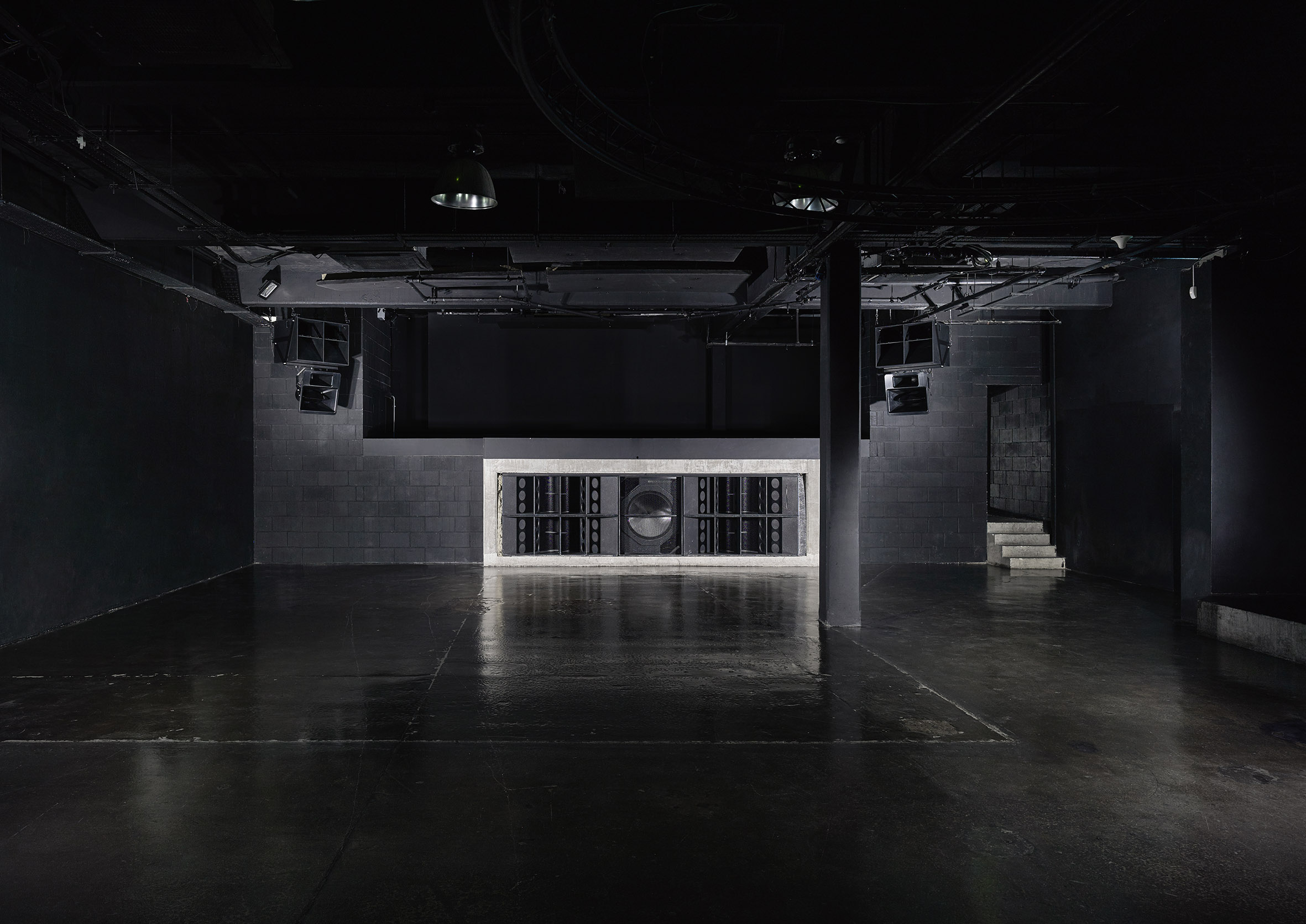 Versatile event space with polished concrete floors, ideal for corporate meetings and showcases.