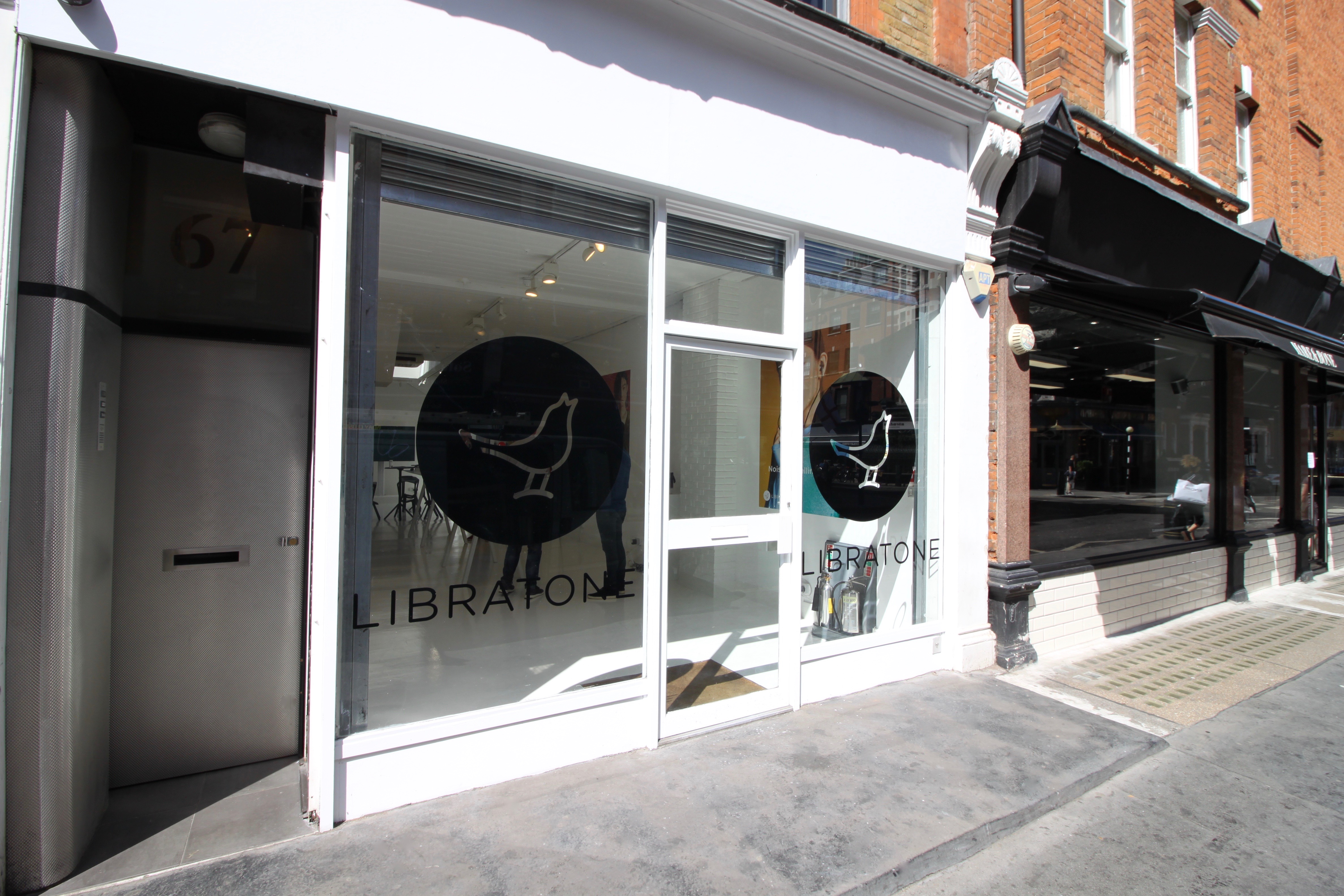 Modern Noho Showrooms venue with large windows, perfect for meetings and events.