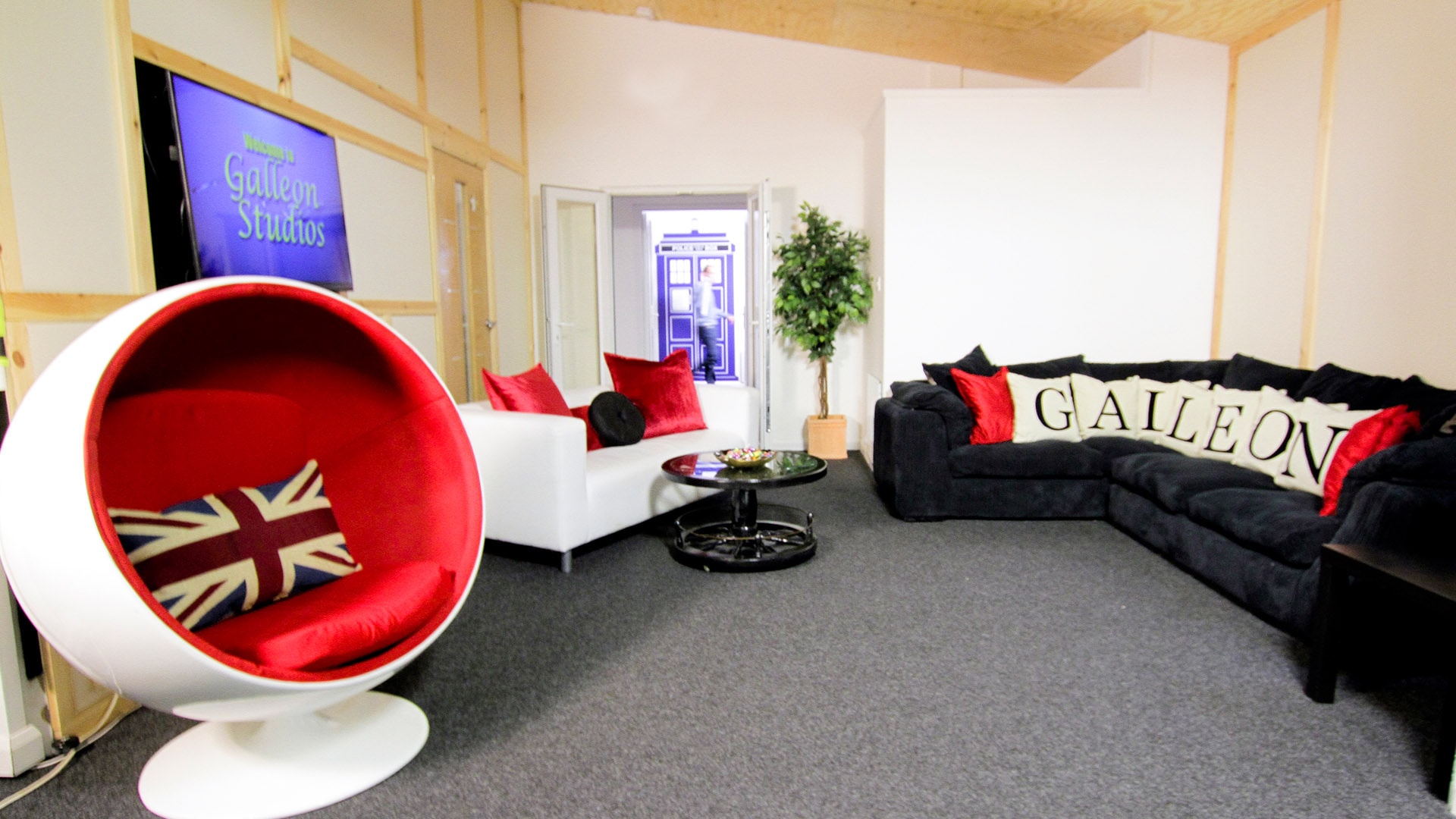 Modern lounge at Infinity Cove, Galleon Studios, ideal for meetings and events.