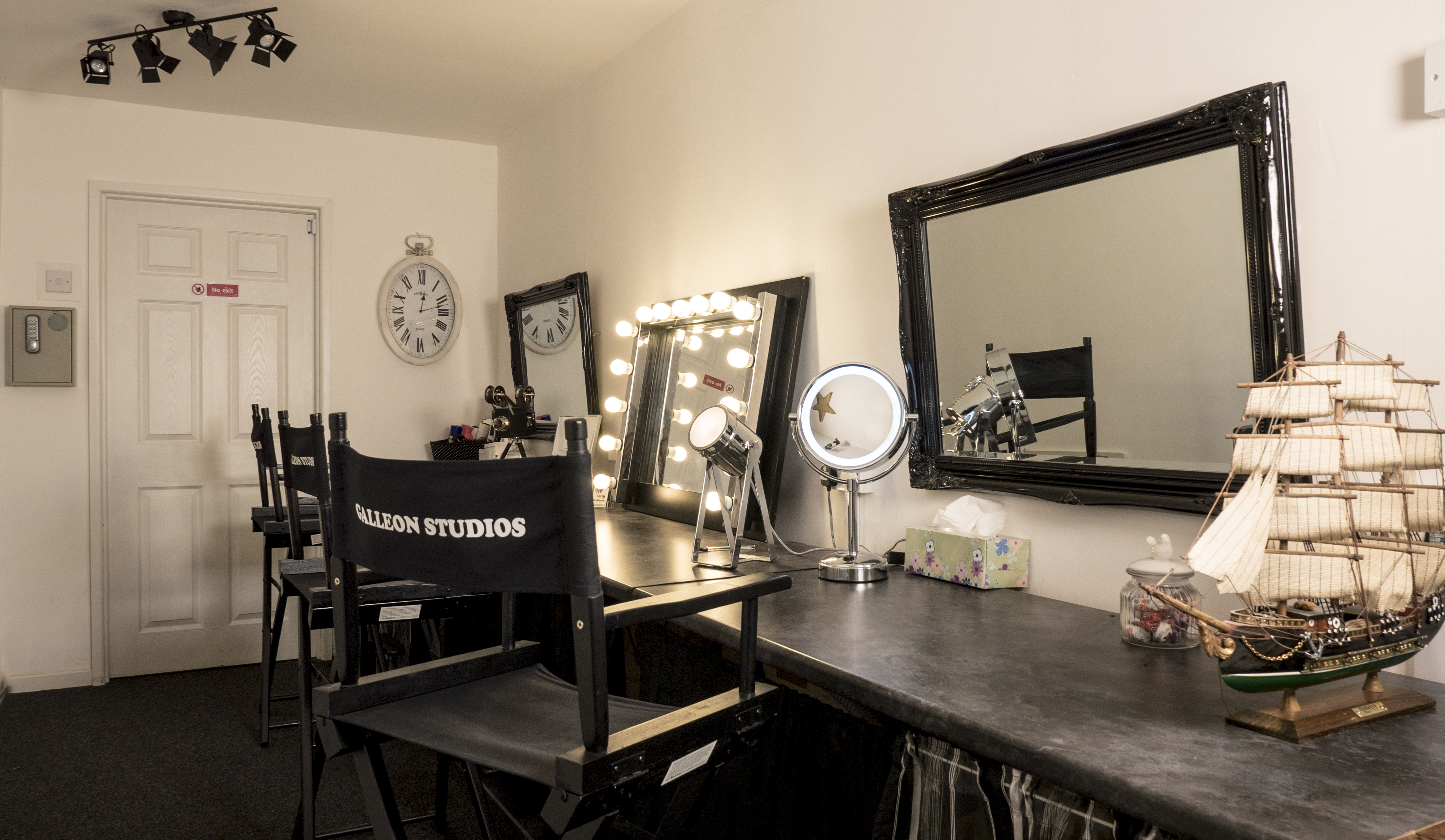 Dressing room at Infinity Cove, Galleon Studios, ideal for pre-event preparations.