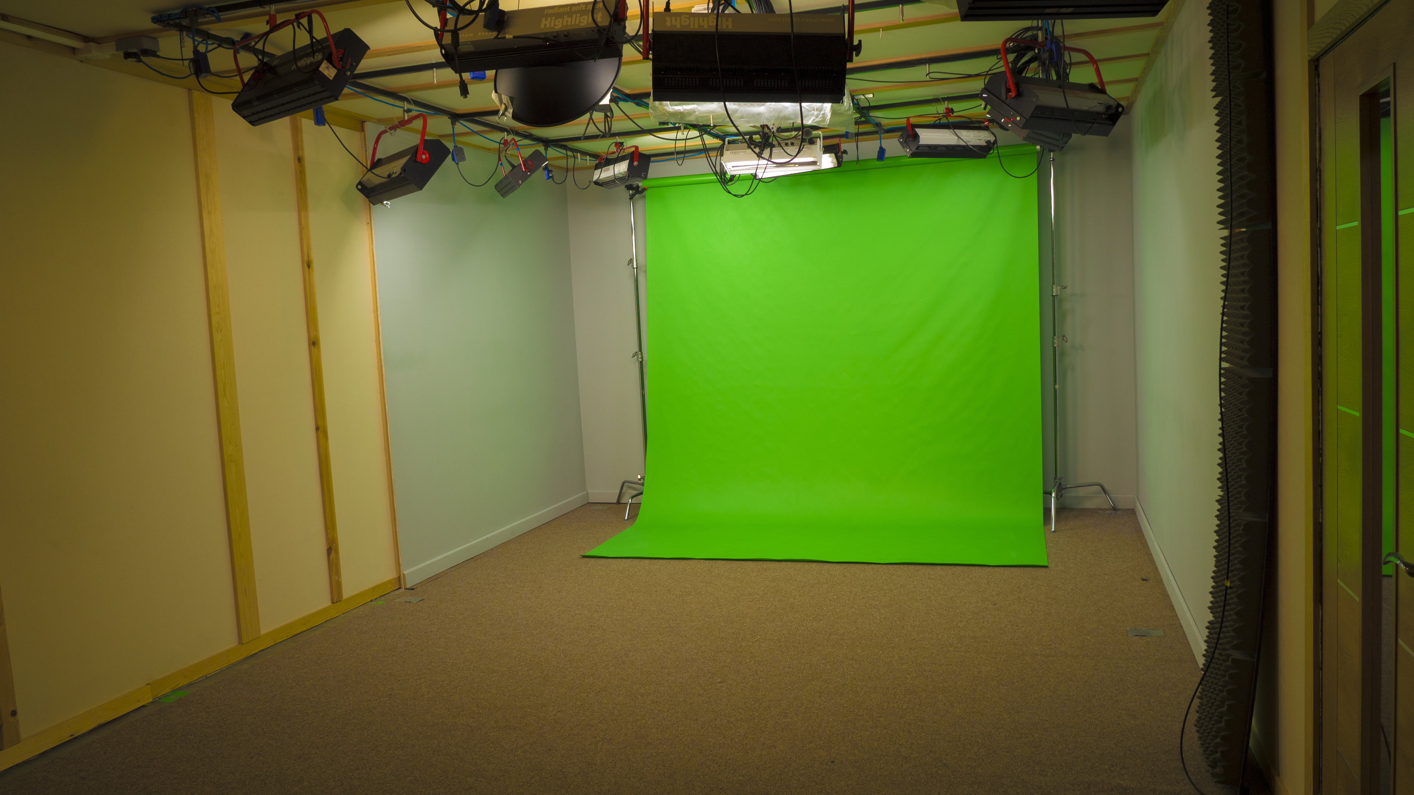 Soundproof Studio - avcdzgacwa5.jpg