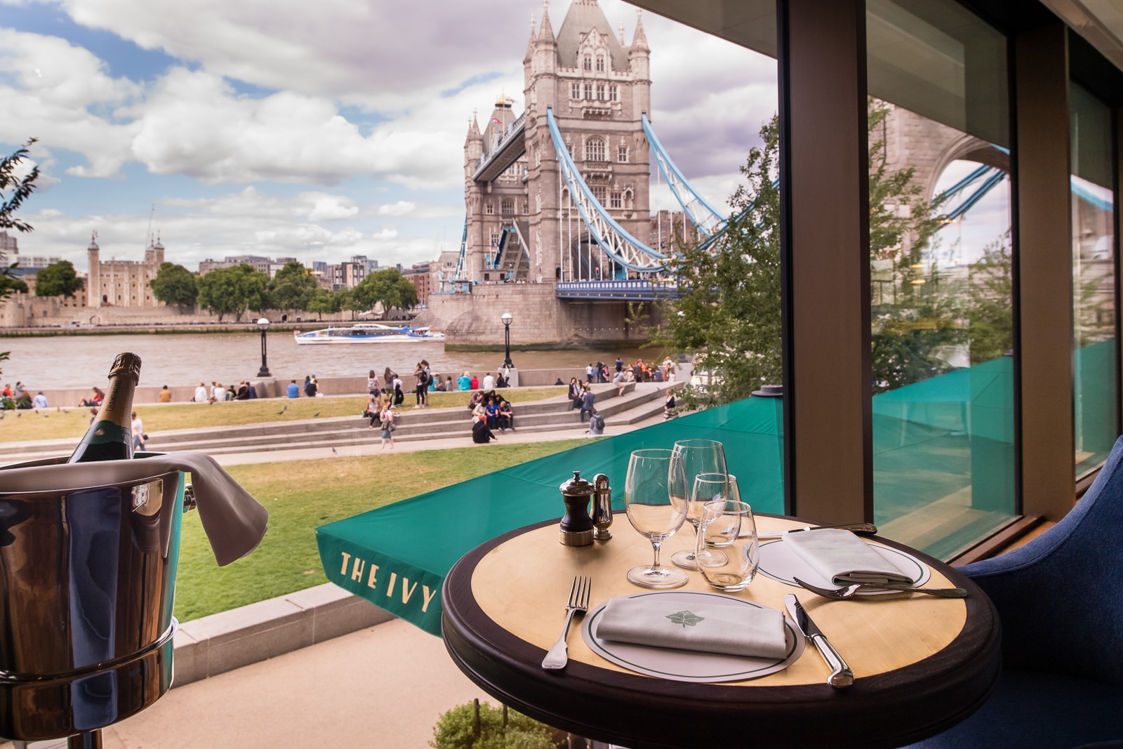 Elegant dining room with Tower Bridge view, perfect for corporate events and celebrations.