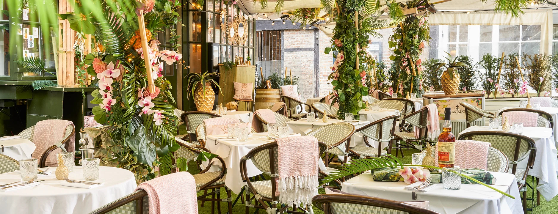 Outdoor dining courtyard at Hush Mayfair, perfect for upscale events and gatherings.
