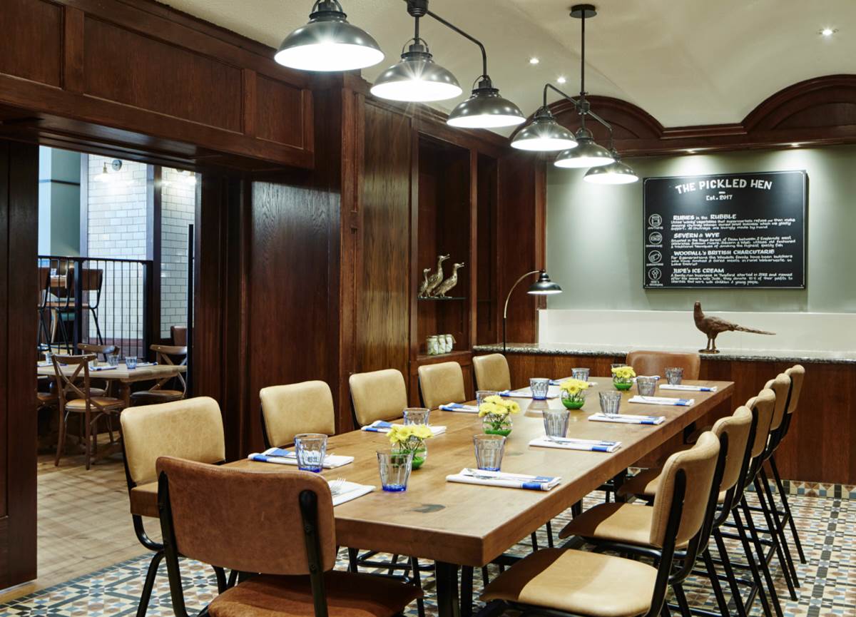Intimate meeting space at The Pickled Hen, London Marriott, perfect for corporate gatherings.
