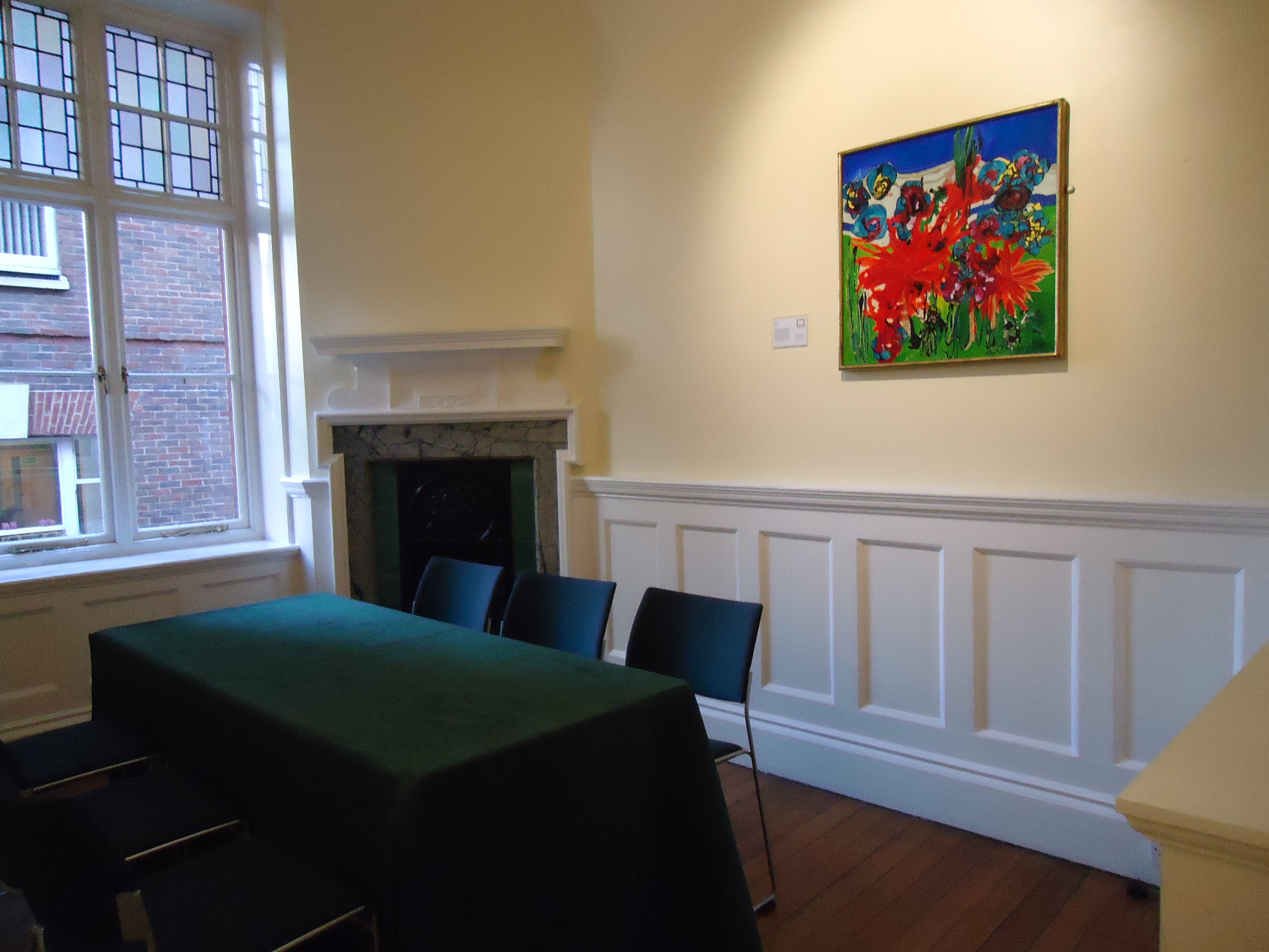 Caxton Room at St Bride Foundation with green table, ideal for meetings and gatherings.