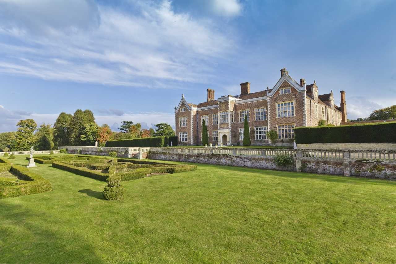 Historic Mansion House in North Mymms Park, ideal for upscale weddings and events.