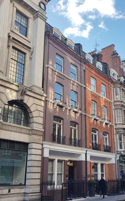 Charming Oxford Circus meeting room with unique architecture, perfect for events.