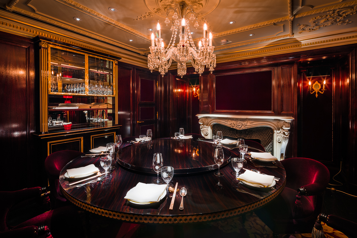 Elegant private dining room at Salon De Chine, ideal for corporate meetings and exclusive events.
