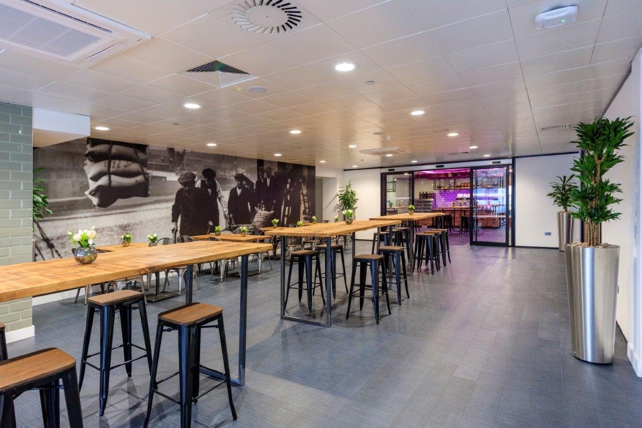 Modern Sugar Suite & Lounge, Docklands: Contemporary breakout space for networking and events.