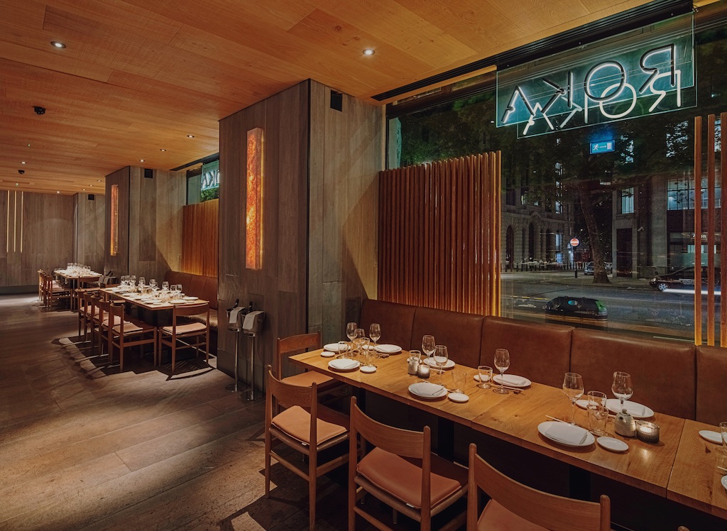 Modern lounge bar at ROKA Aldwych, perfect for intimate gatherings and corporate dinners.