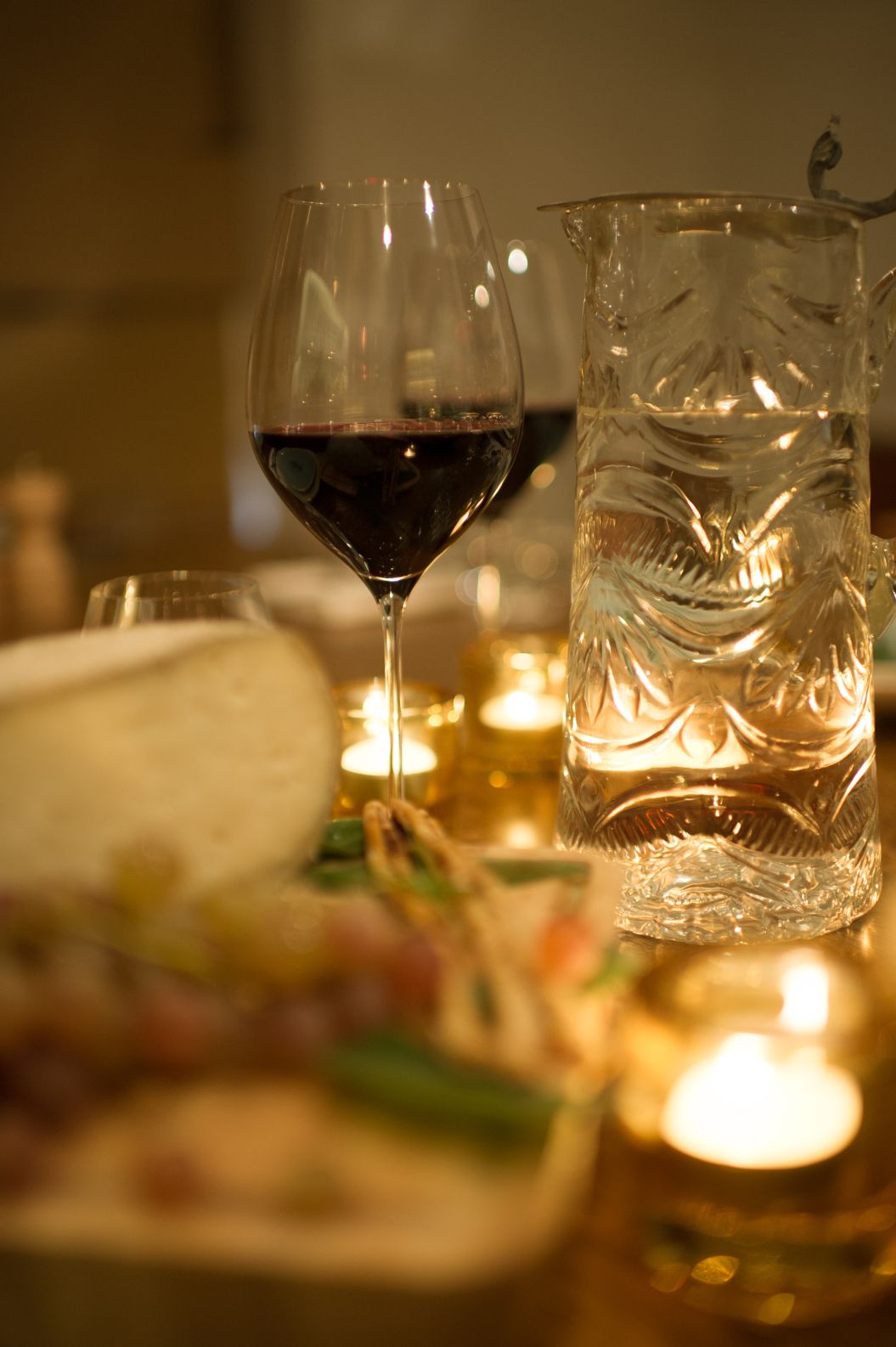 Elegant Wine Room table with red wine, ideal for sophisticated events and gatherings.