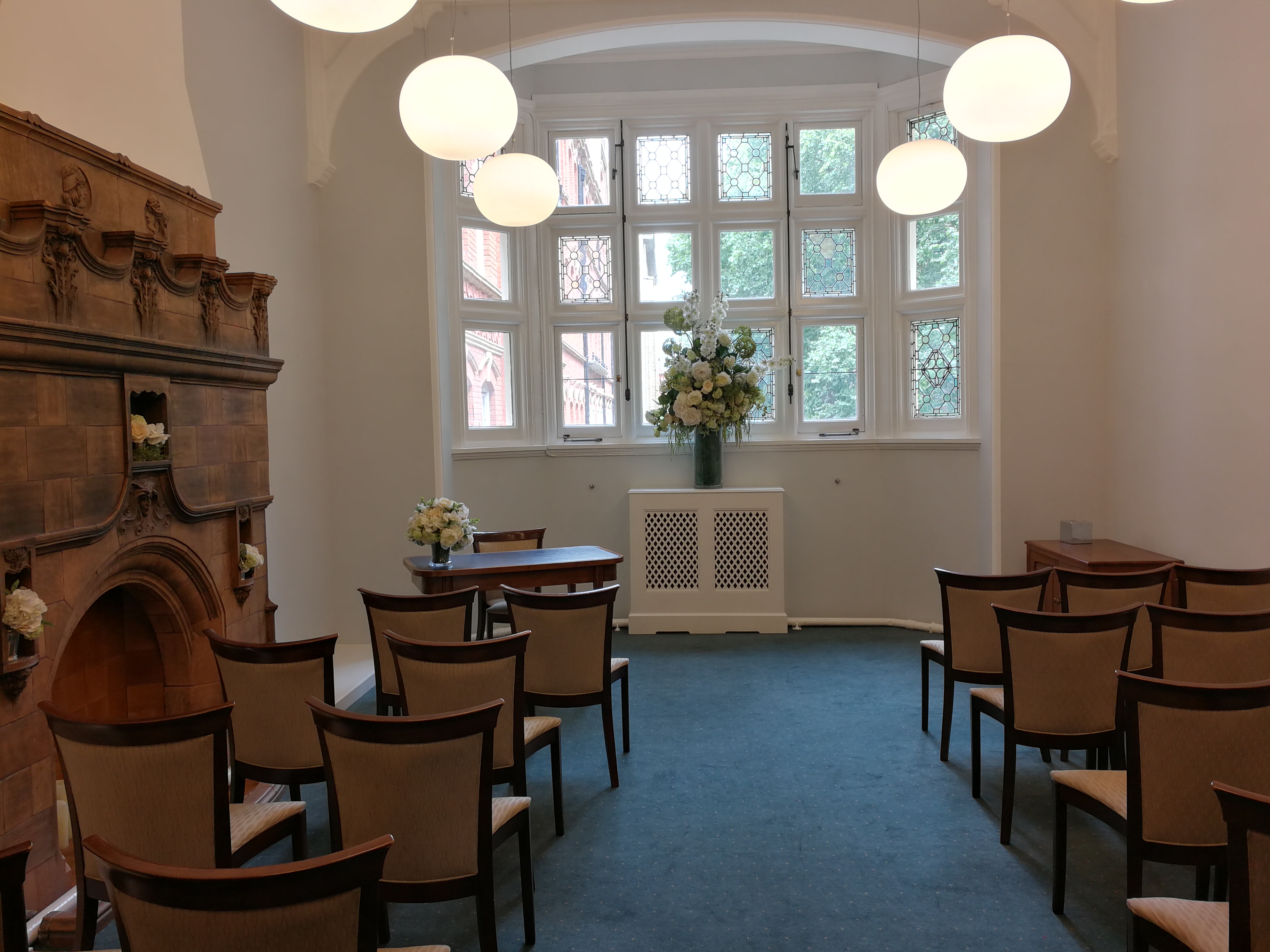 Marylebone Room, Mayfair Library: elegant meeting space with natural light for small events