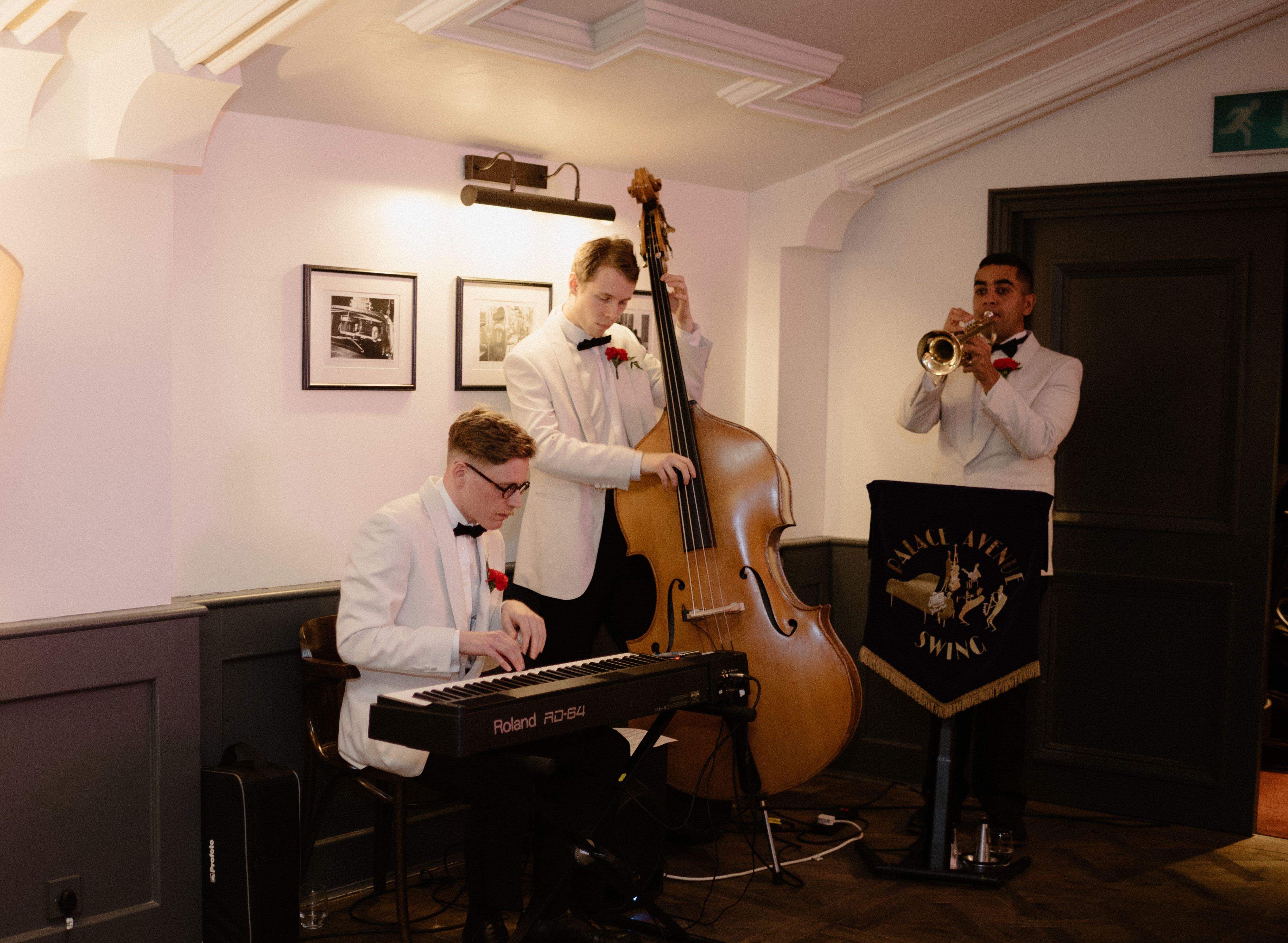 Bar - jrlljgefie5.jpg